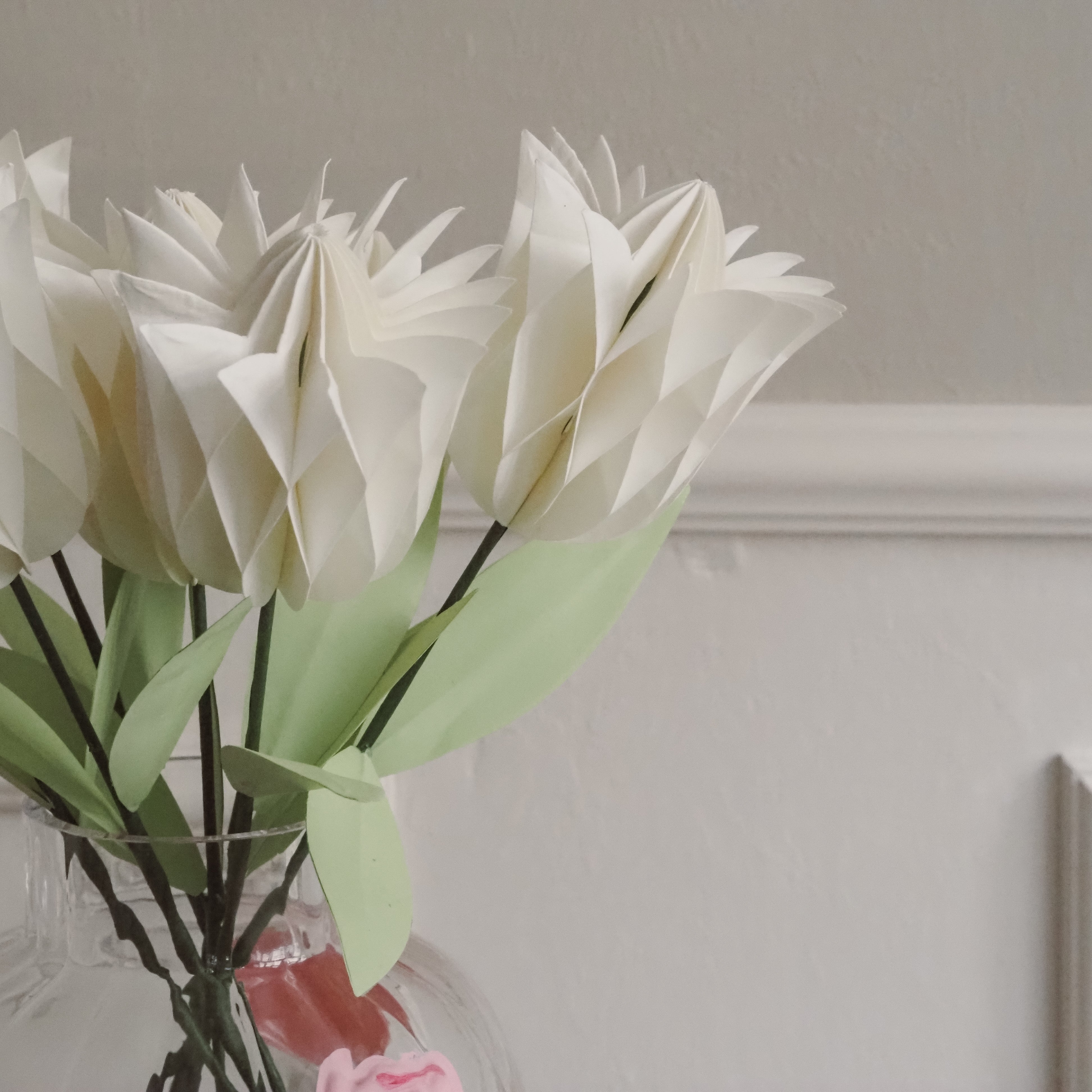 Papiertulpe in Weiß · Faltblüte mit Magnetverschluss / Frühlingsdeko