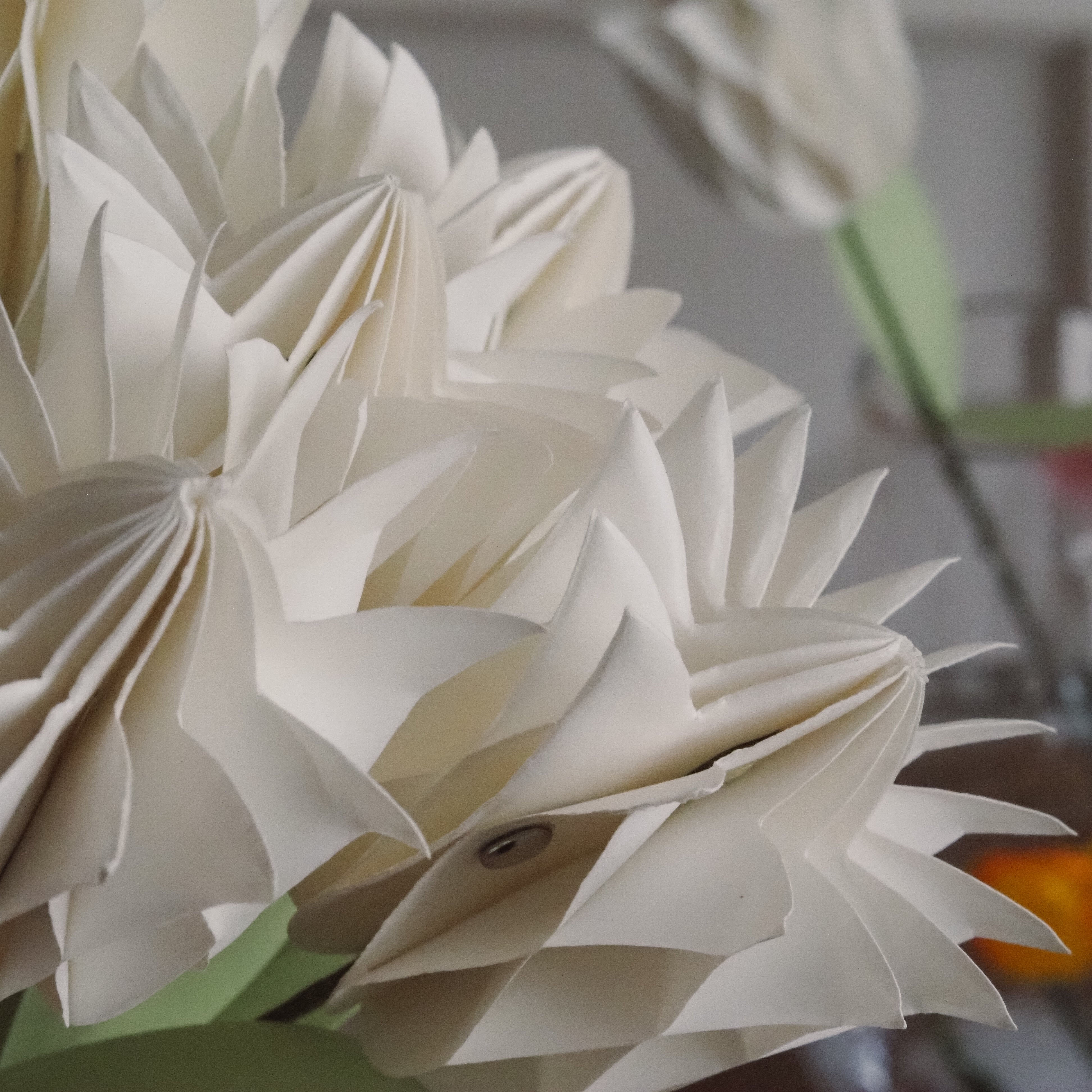 Papiertulpe in Weiß · Faltblüte mit Magnetverschluss / Frühlingsdeko