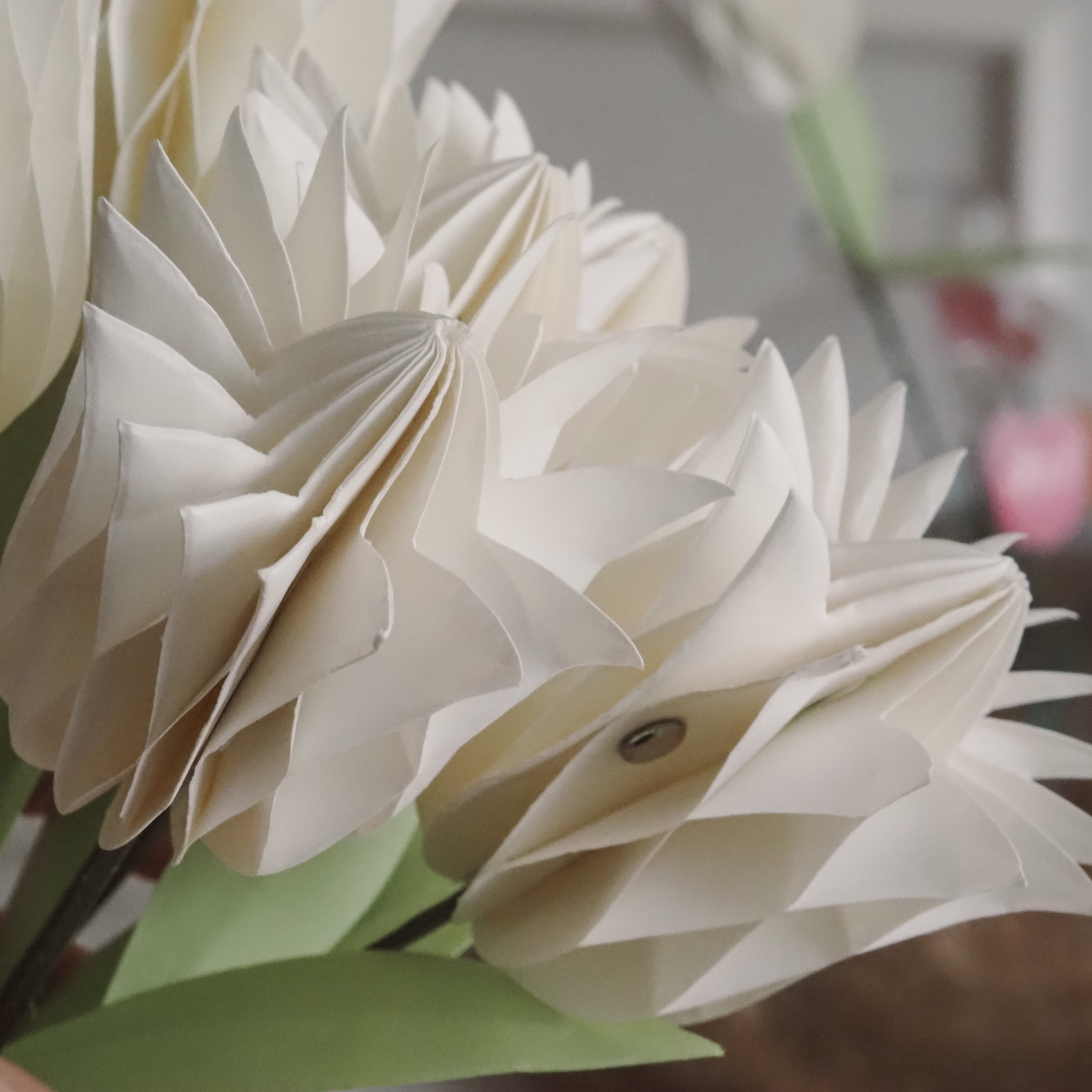 Papiertulpe in Weiß · Faltblüte mit Magnetverschluss / Frühlingsdeko