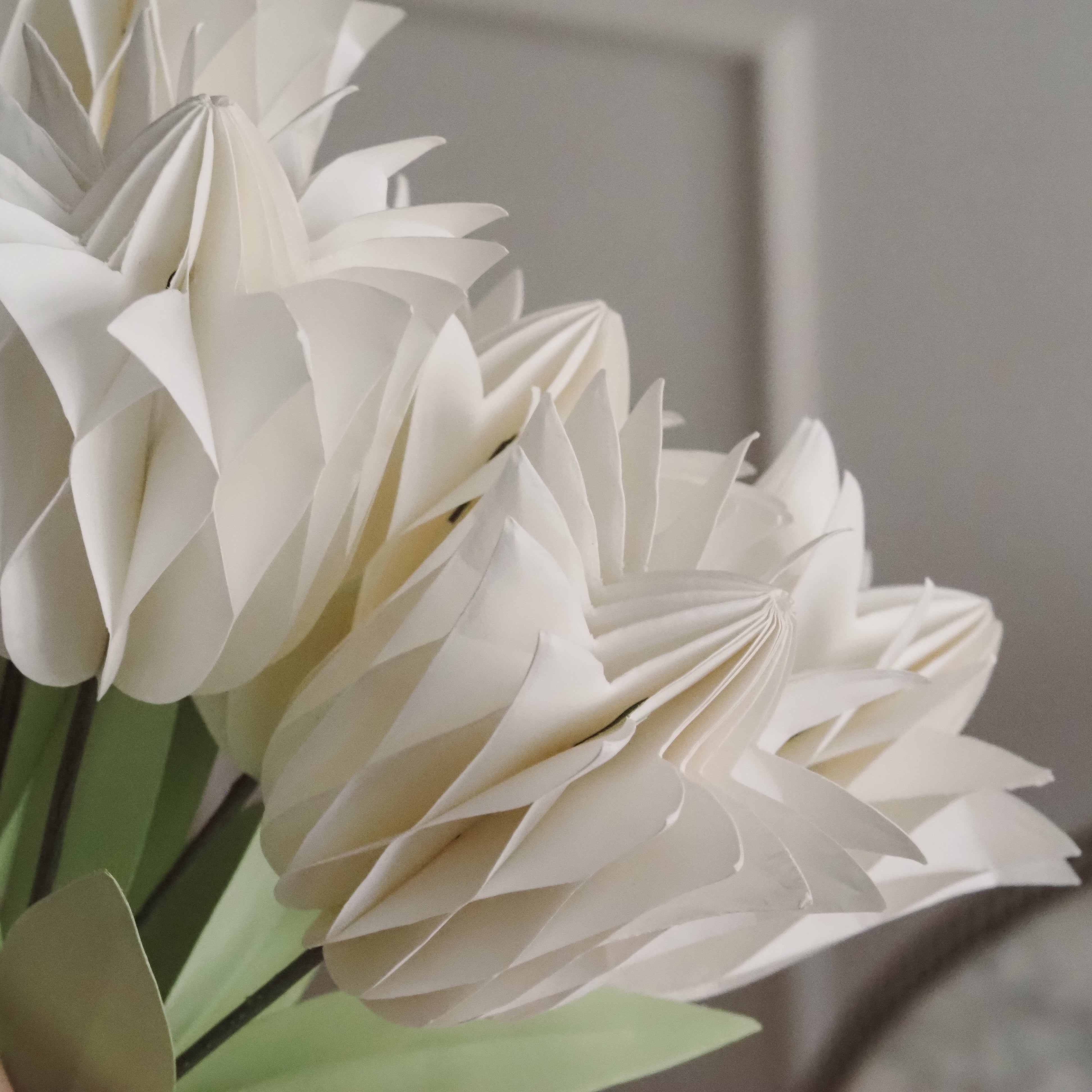 Papiertulpe in Weiß · Faltblüte mit Magnetverschluss / Frühlingsdeko