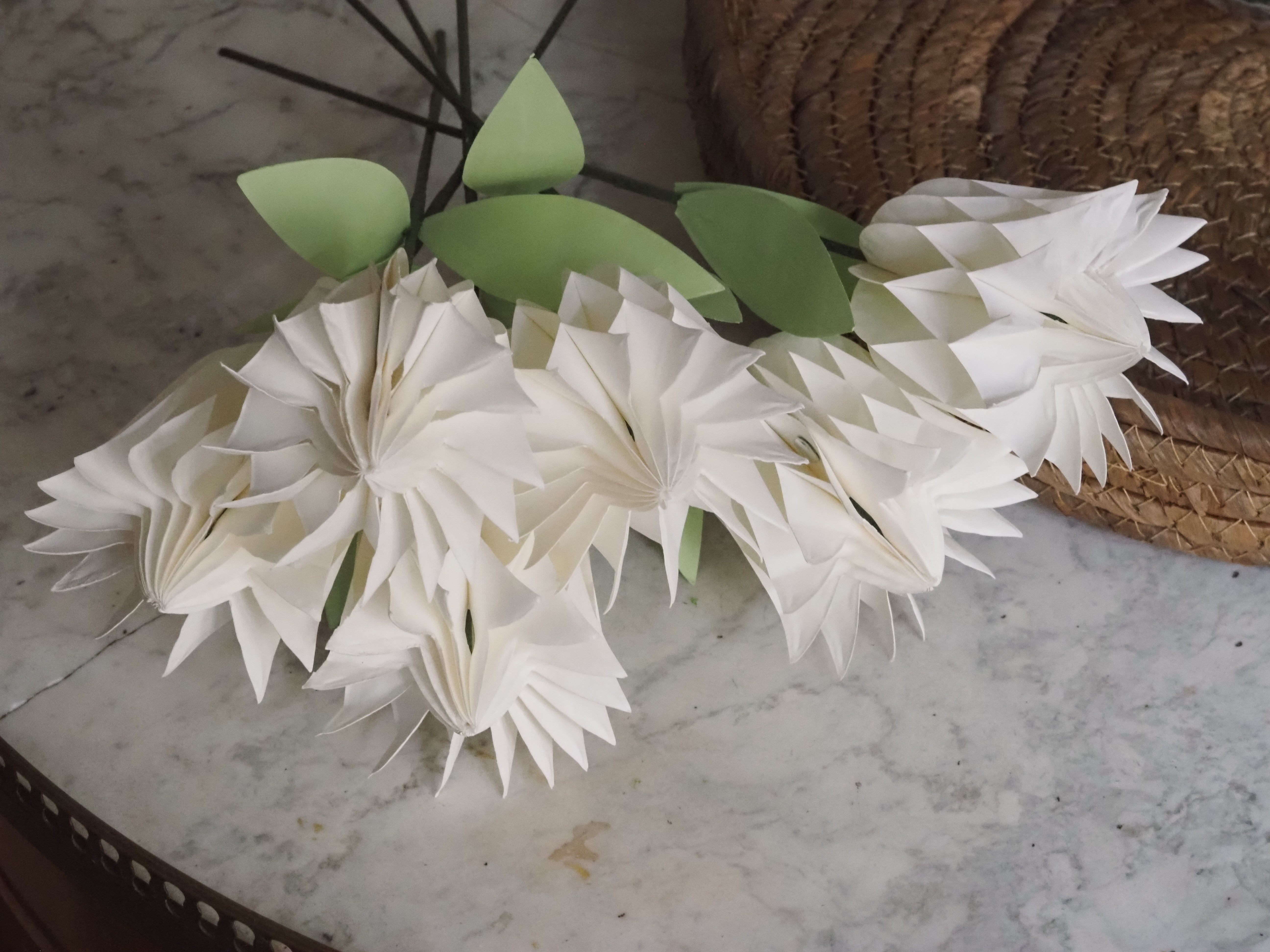 Papiertulpe in Weiß · Faltblüte mit Magnetverschluss / Frühlingsdeko