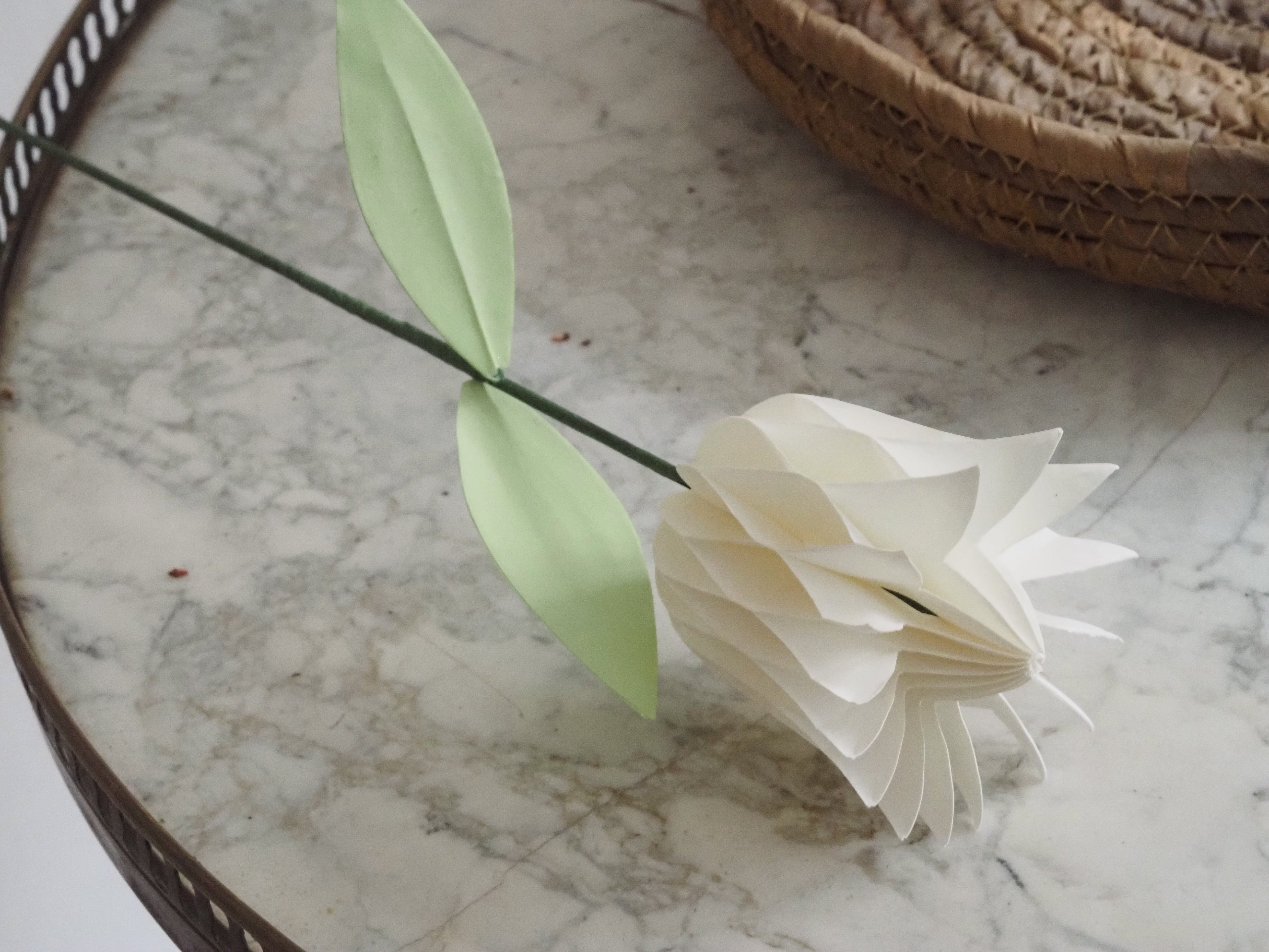 Papiertulpe in Weiß · Faltblüte mit Magnetverschluss / Frühlingsdeko