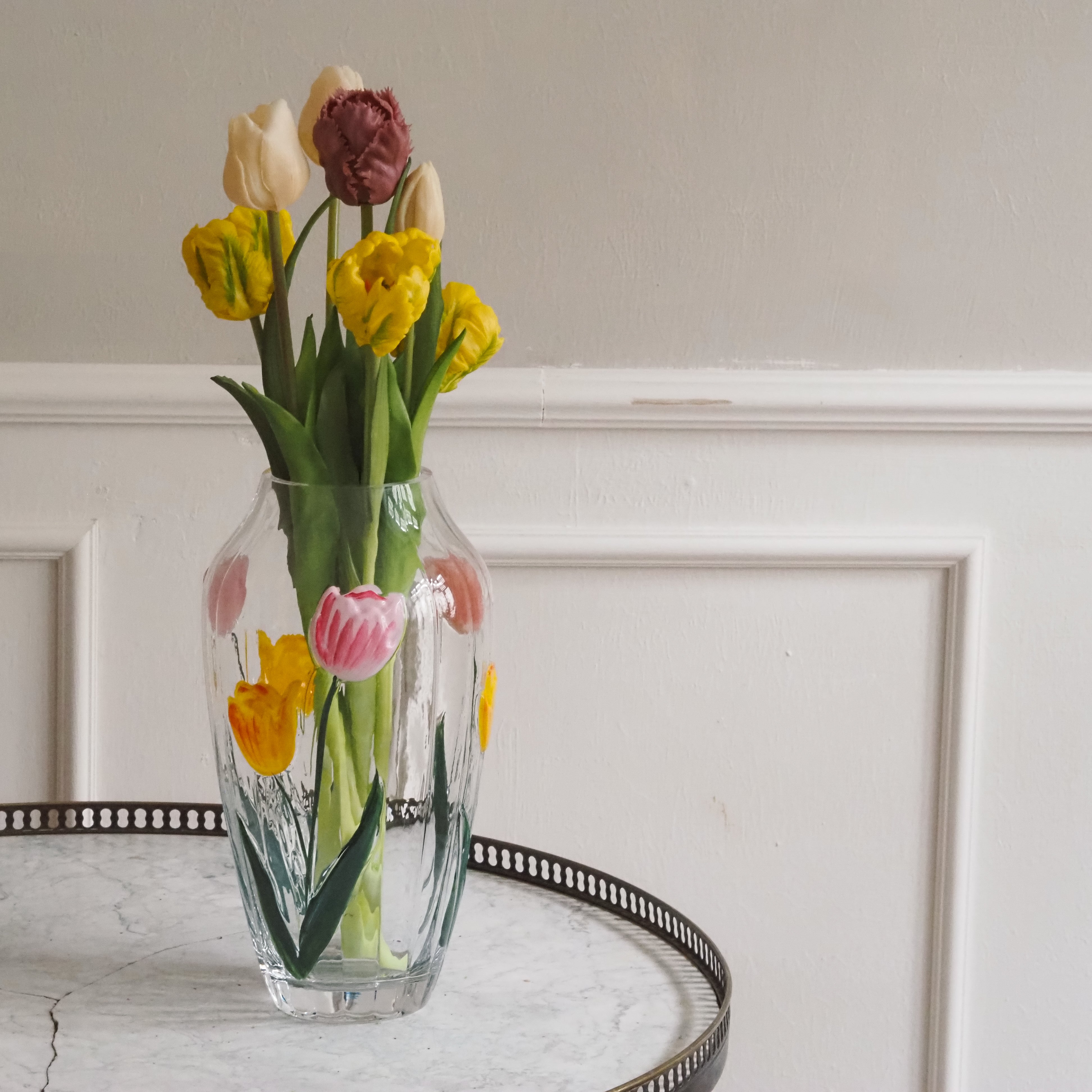 Glasvase mit Tulpenmotiv / Große Blumenvase Klarglas