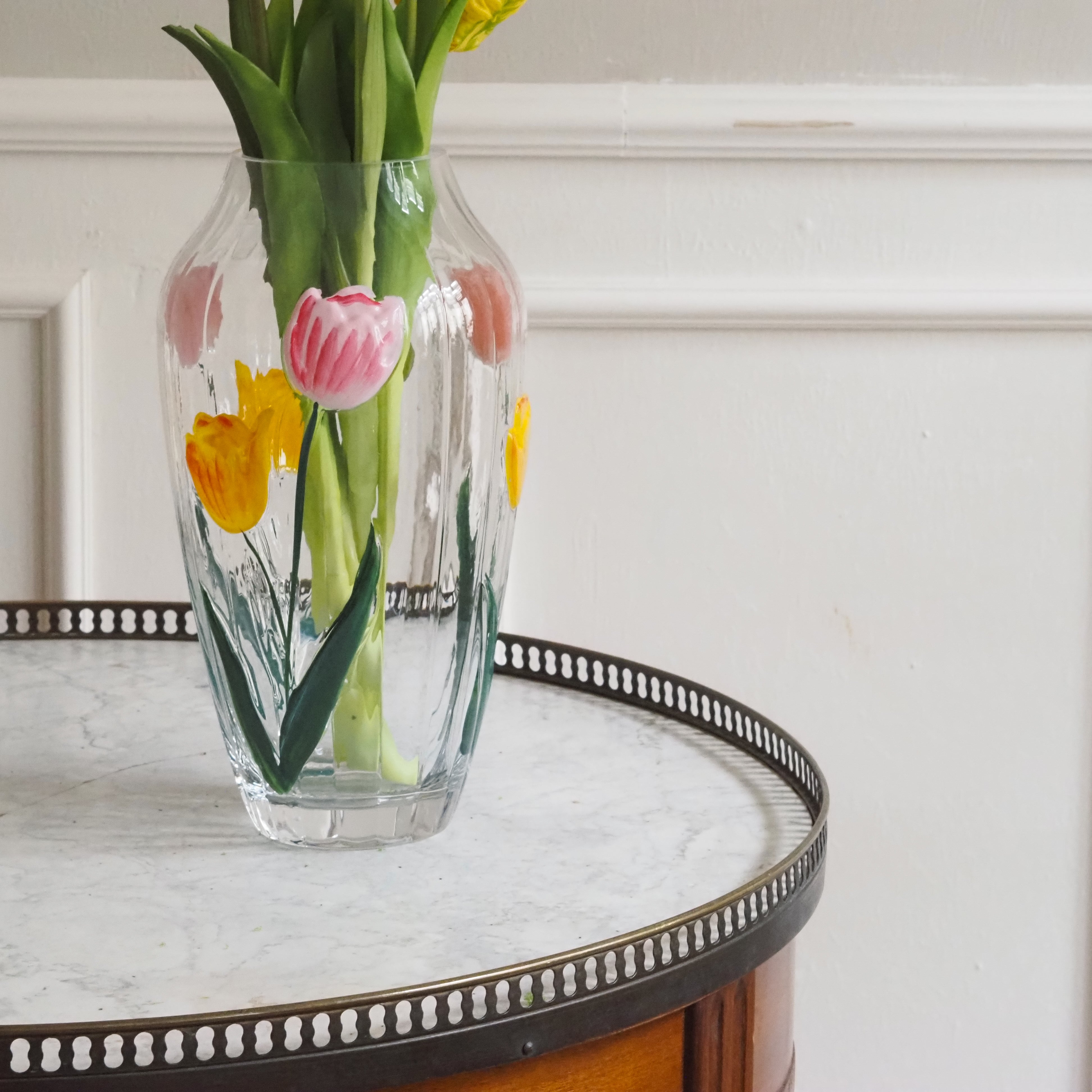 Glasvase mit Tulpenmotiv / Große Blumenvase Klarglas