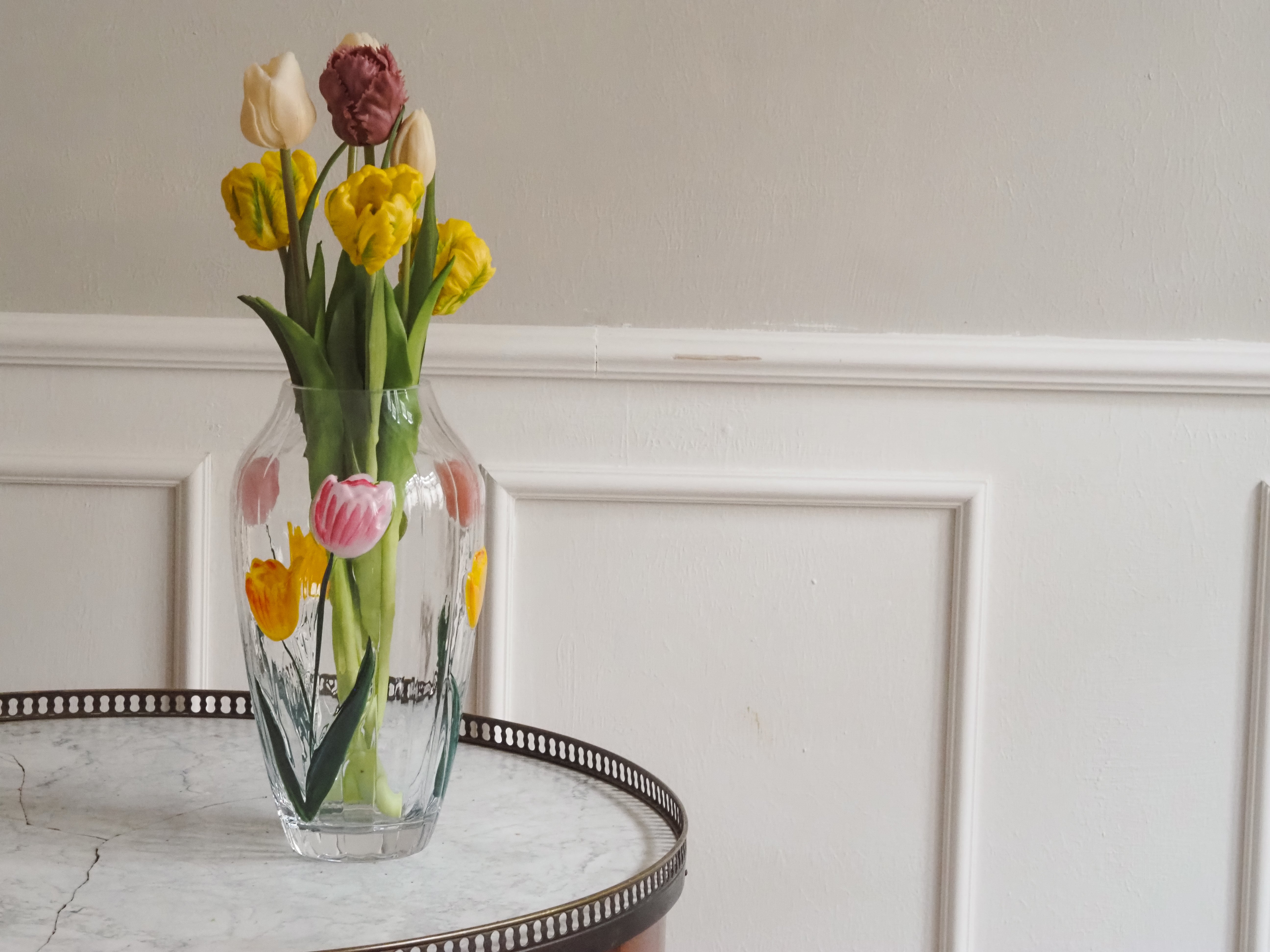 Glasvase mit Tulpenmotiv / Große Blumenvase Klarglas