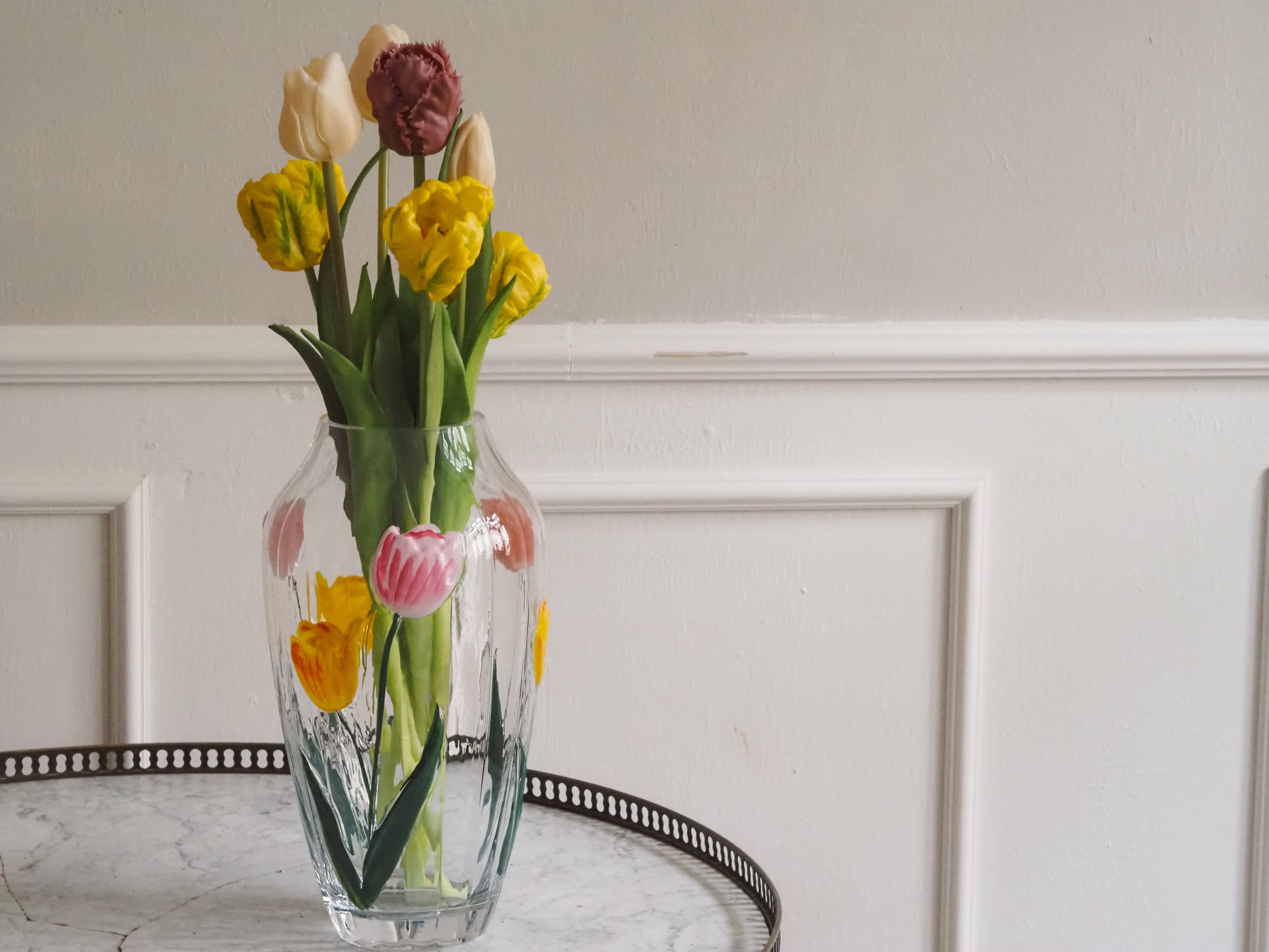 Glasvase mit Tulpenmotiv / Große Blumenvase Klarglas