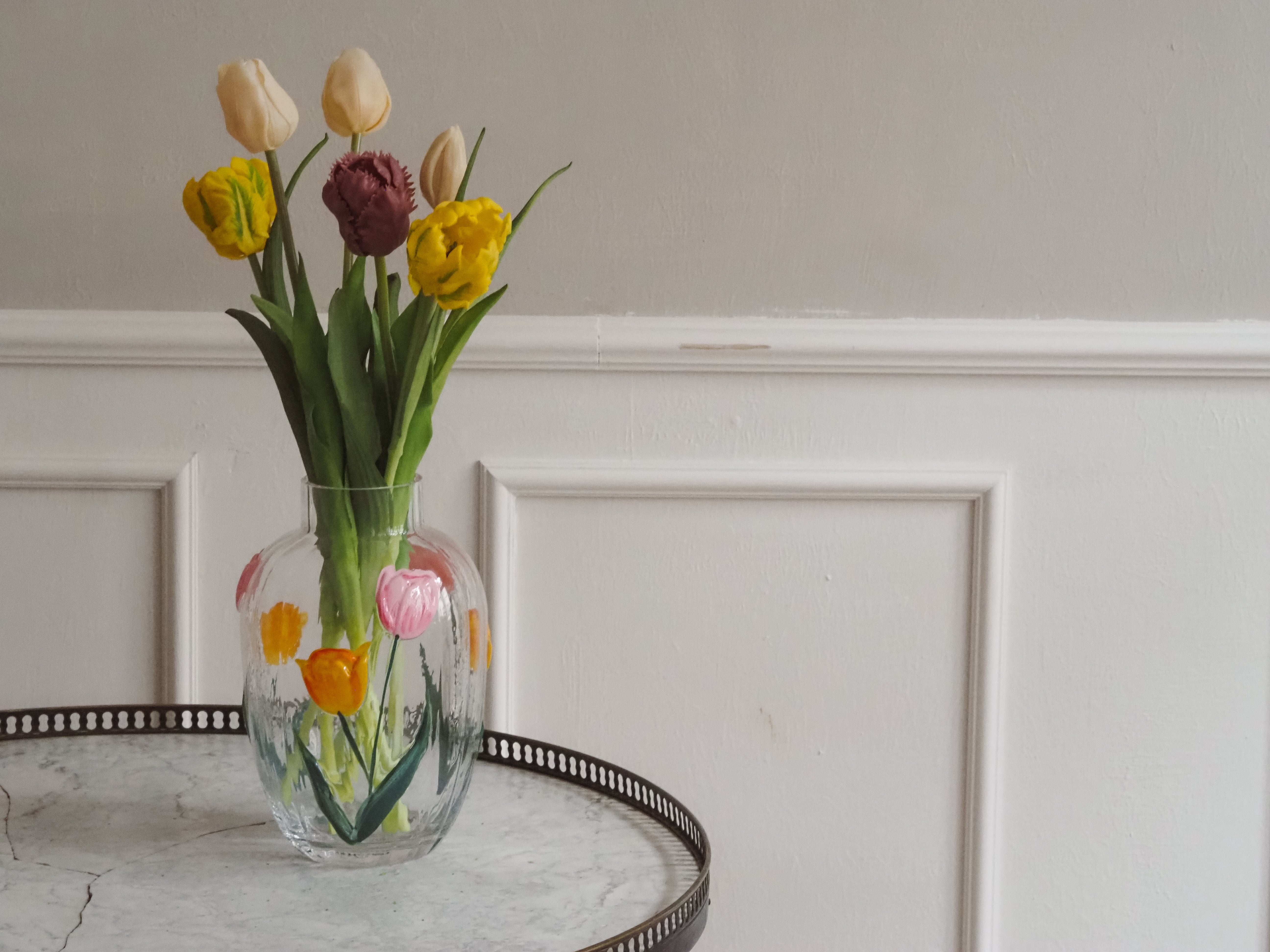 Glasvase mit Tulpenmotiv / Große Blumenvase Klarglas