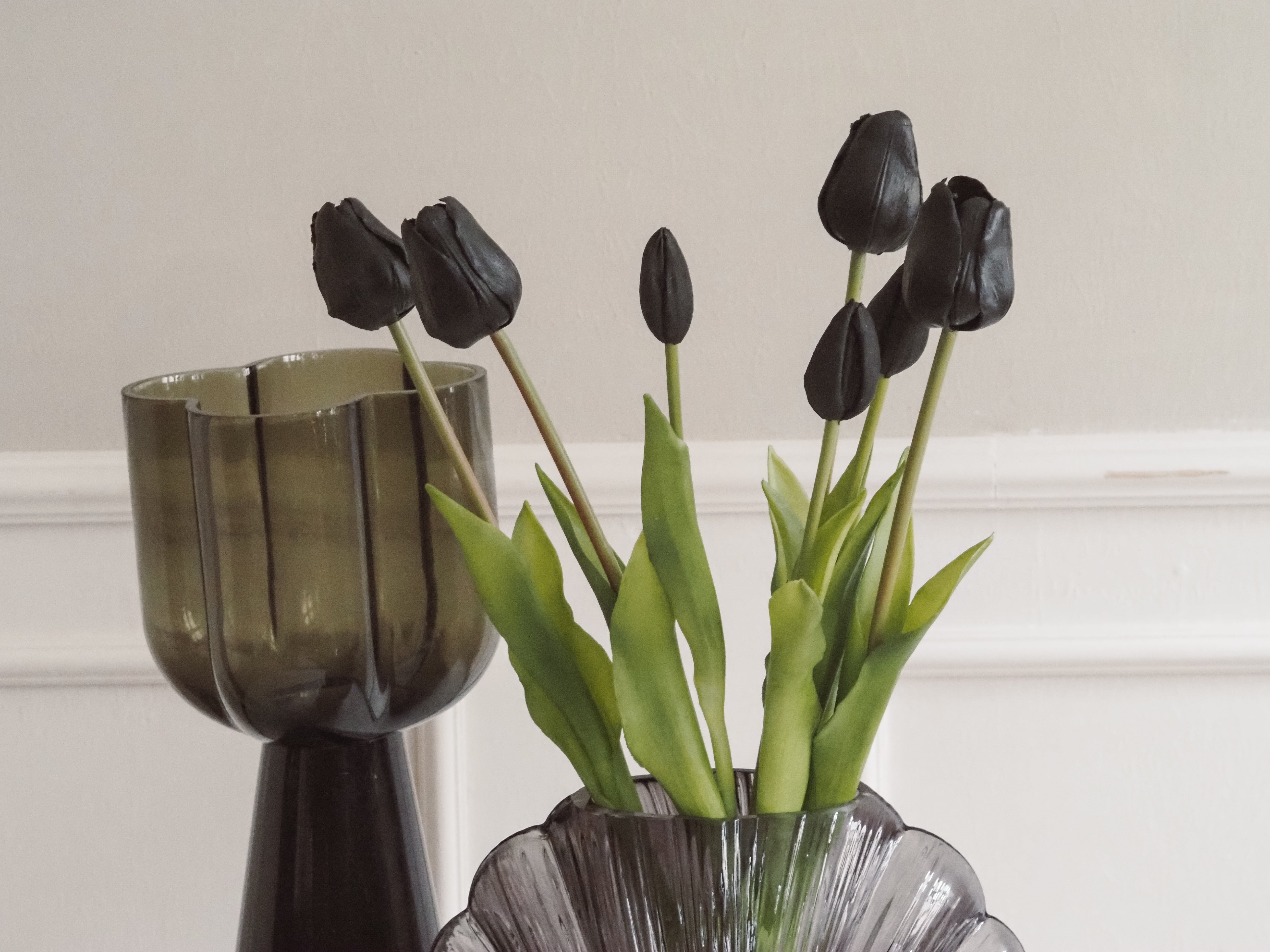 Tulpenbund in schwarz · Schwarze Kunstblumen Tulpen · 7 Stiele Bund