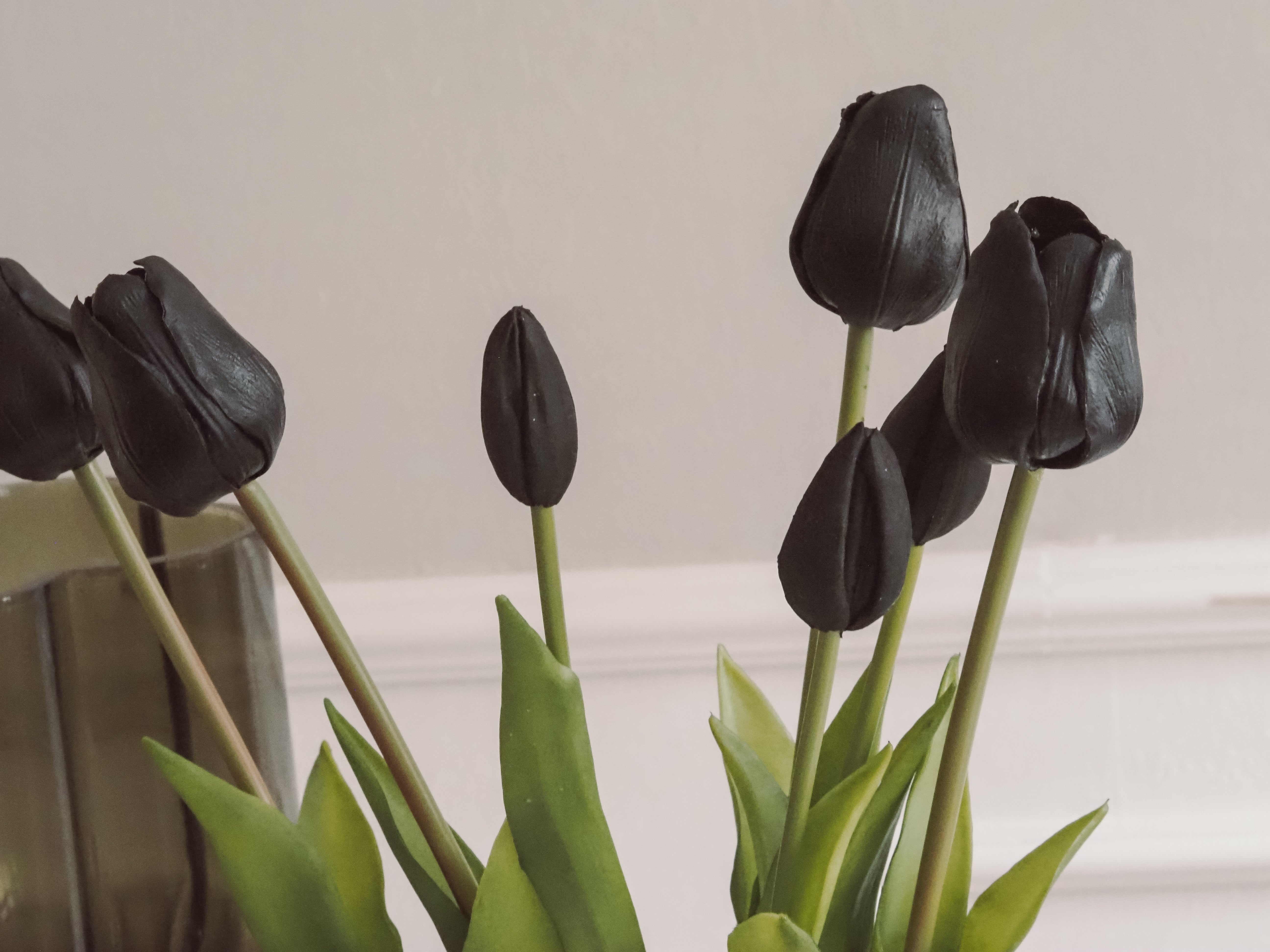 Tulpenbund in schwarz · Schwarze Kunstblumen Tulpen · 7 Stiele Bund
