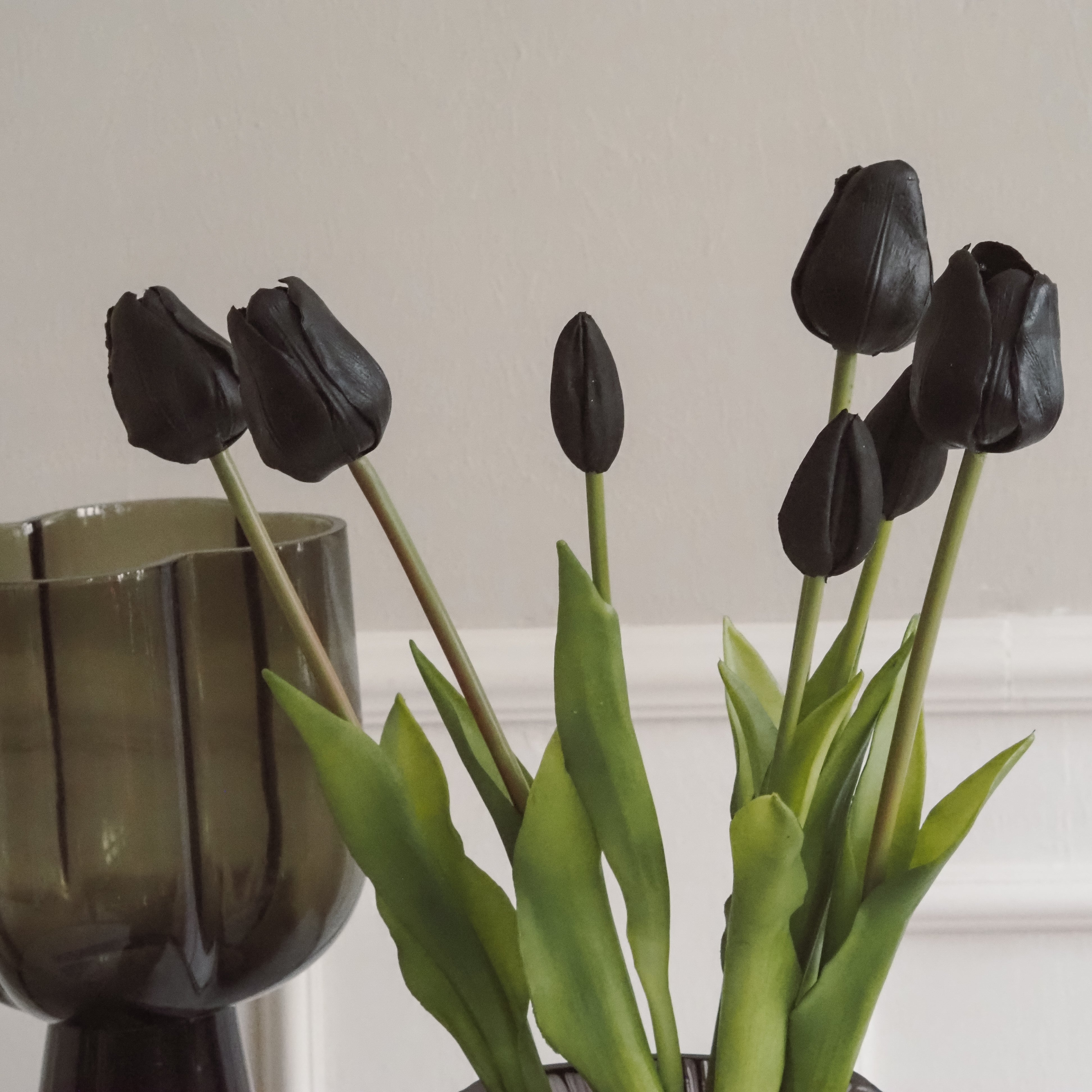 Tulpenbund in schwarz · Schwarze Kunstblumen Tulpen · 7 Stiele Bund