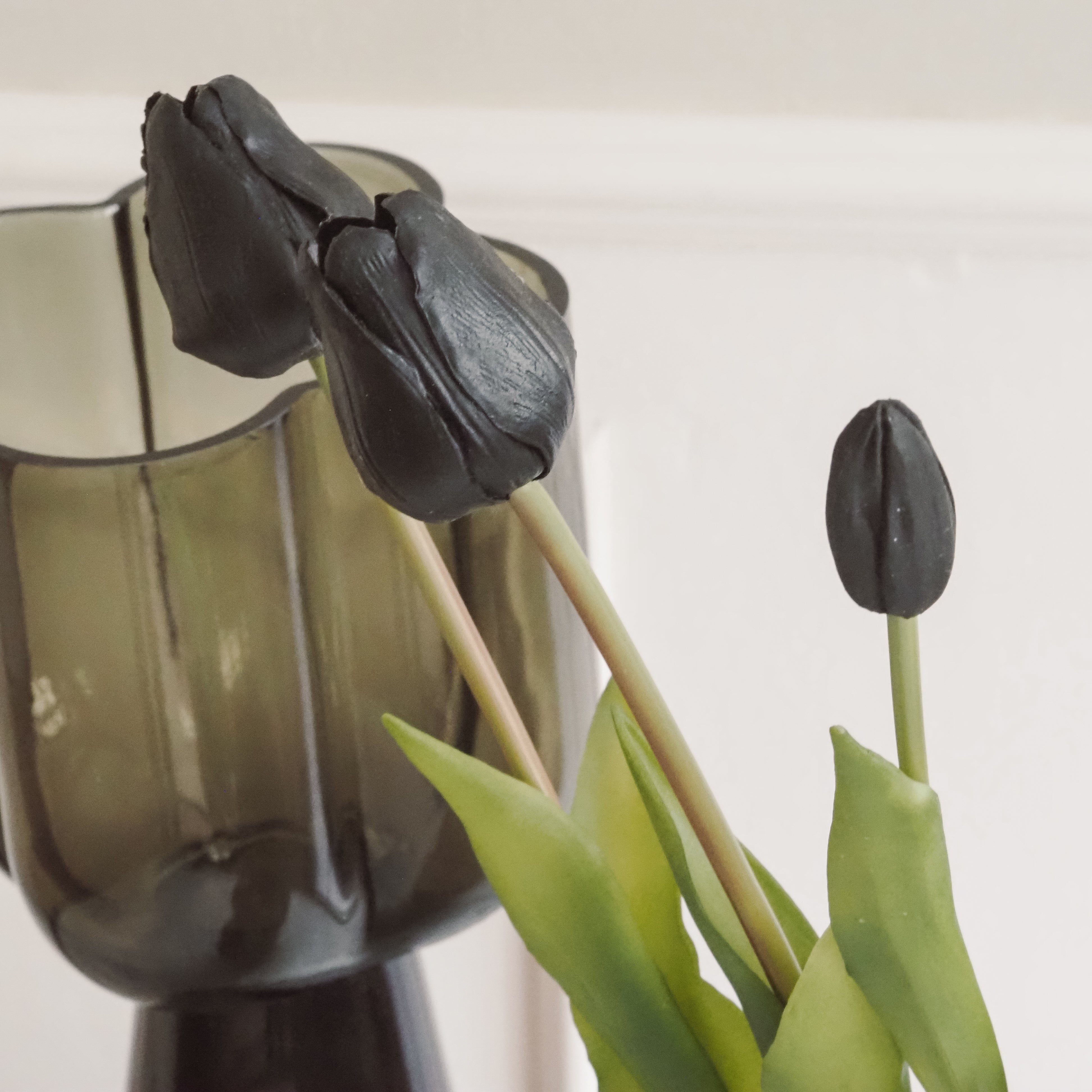 Tulpenbund in schwarz · Schwarze Kunstblumen Tulpen · 7 Stiele Bund