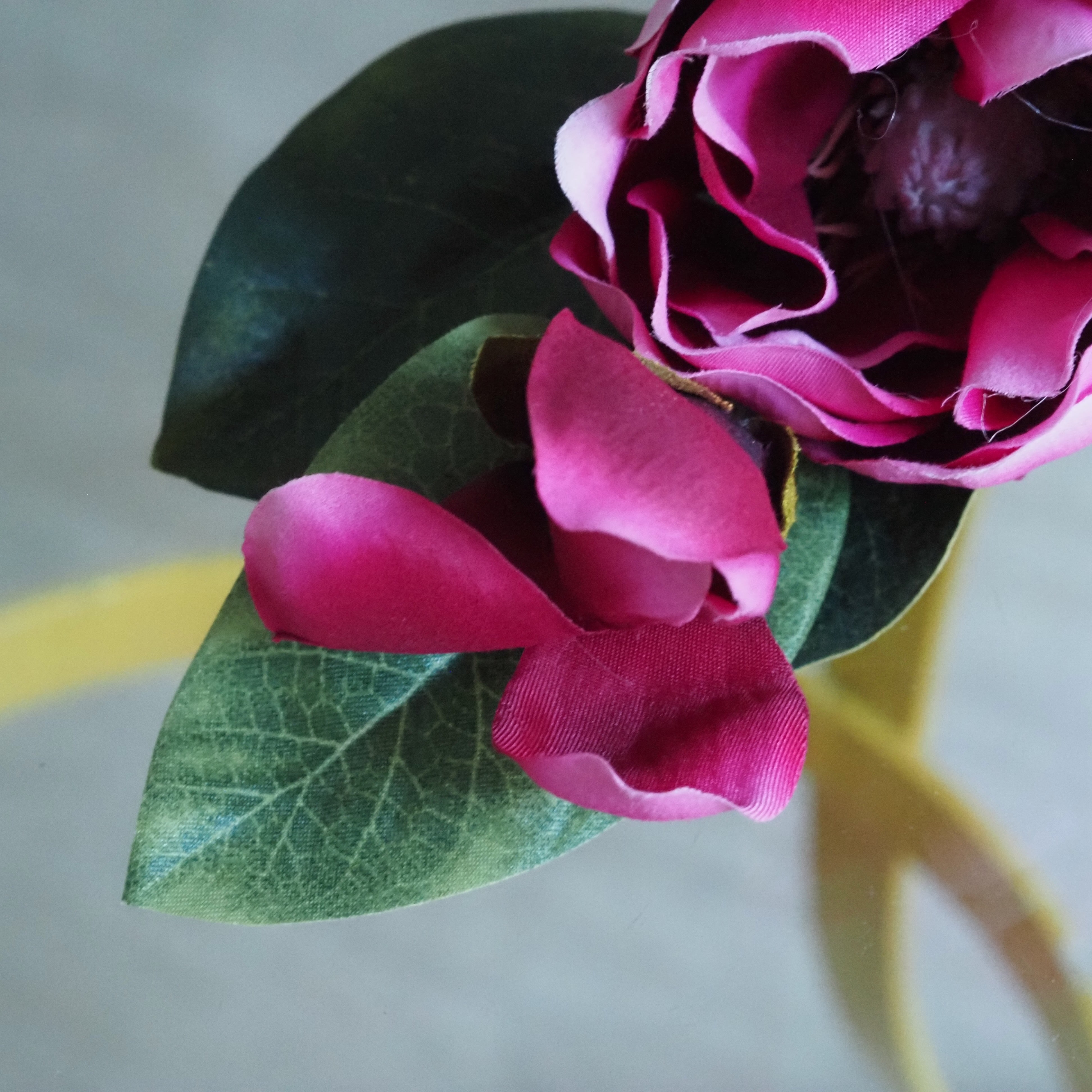 Magnolienzweig mit Knospe · floraler Dekozweig im klassisch-botanischen Stil