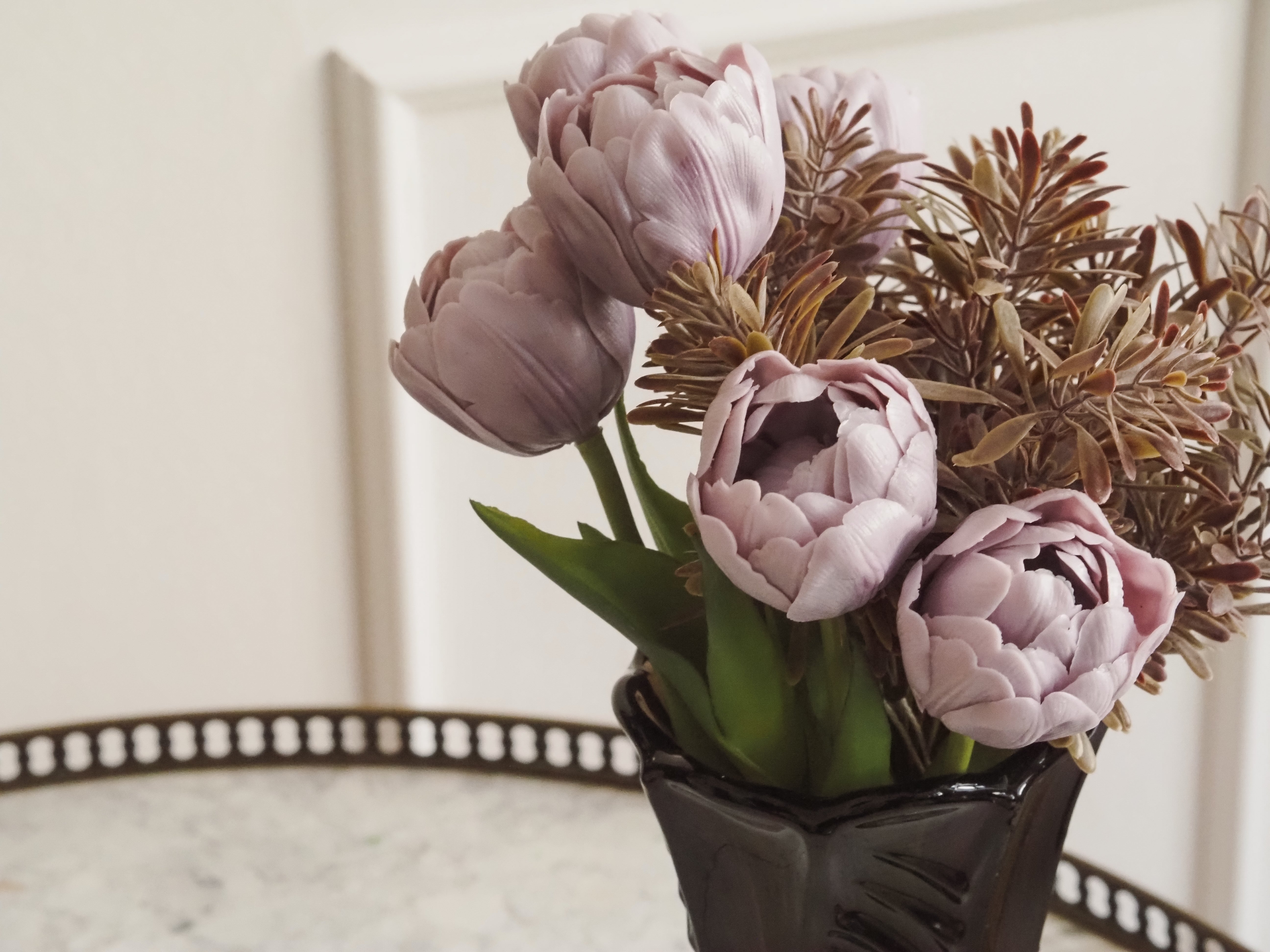 Tulpenbündel · Botanisch inspirierte Frühlingsfloristik, Kunstblumen Tulpen