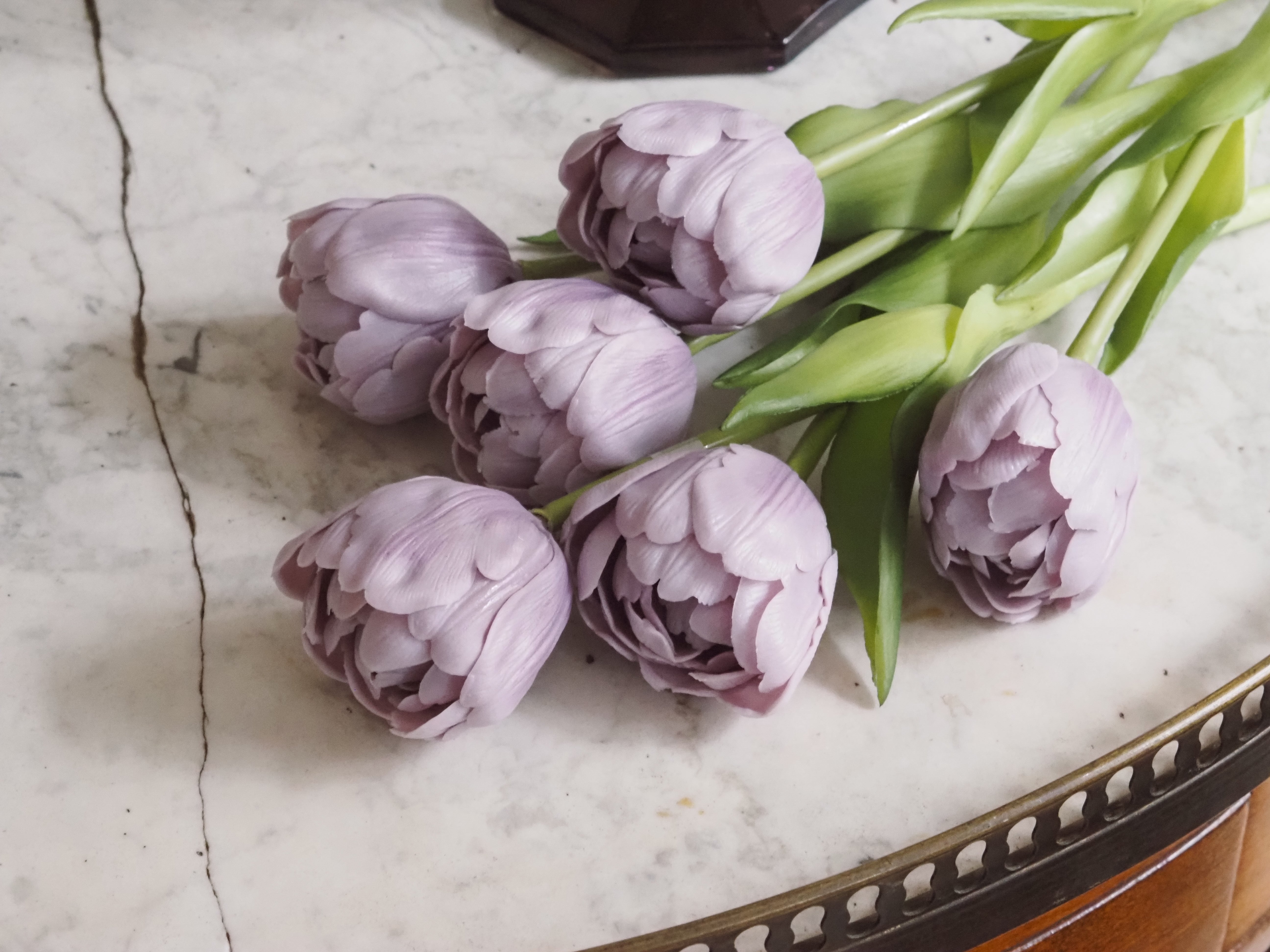 Tulpenbündel · Botanisch inspirierte Frühlingsfloristik, Kunstblumen Tulpen