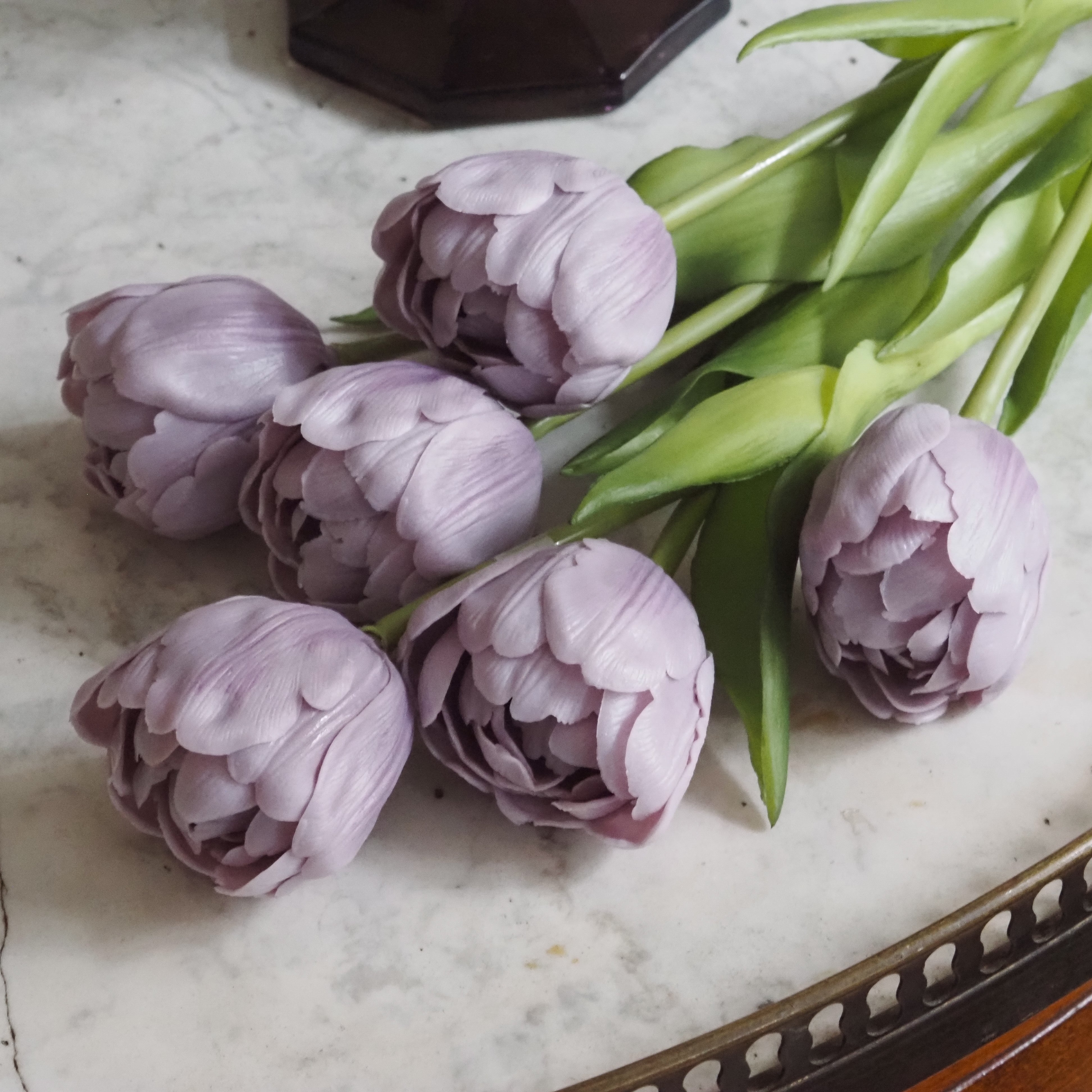 Tulpenbündel · Botanisch inspirierte Frühlingsfloristik, Kunstblumen Tulpen