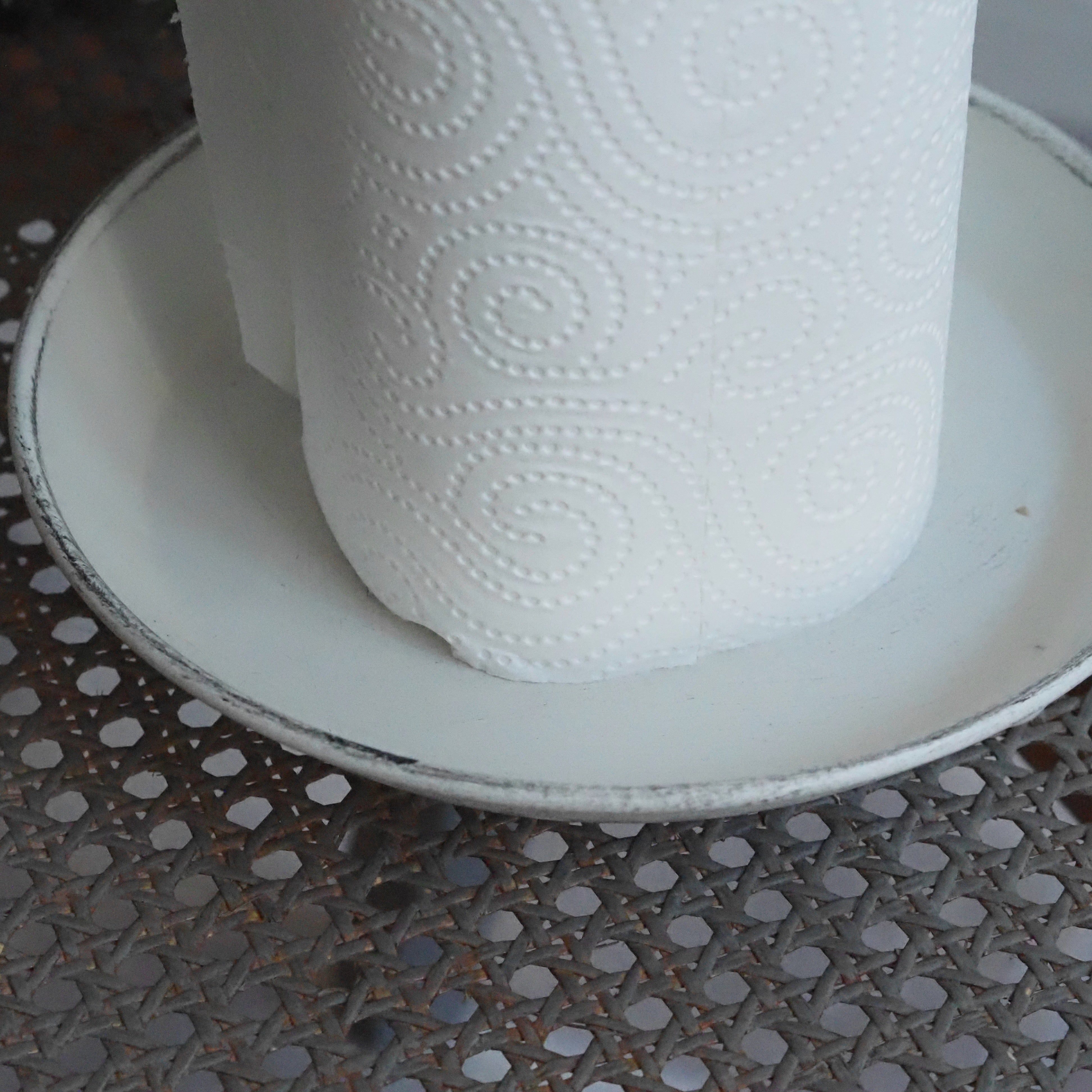 Küchenrollenhalter Weiß · Gusseisen im Landhausstil