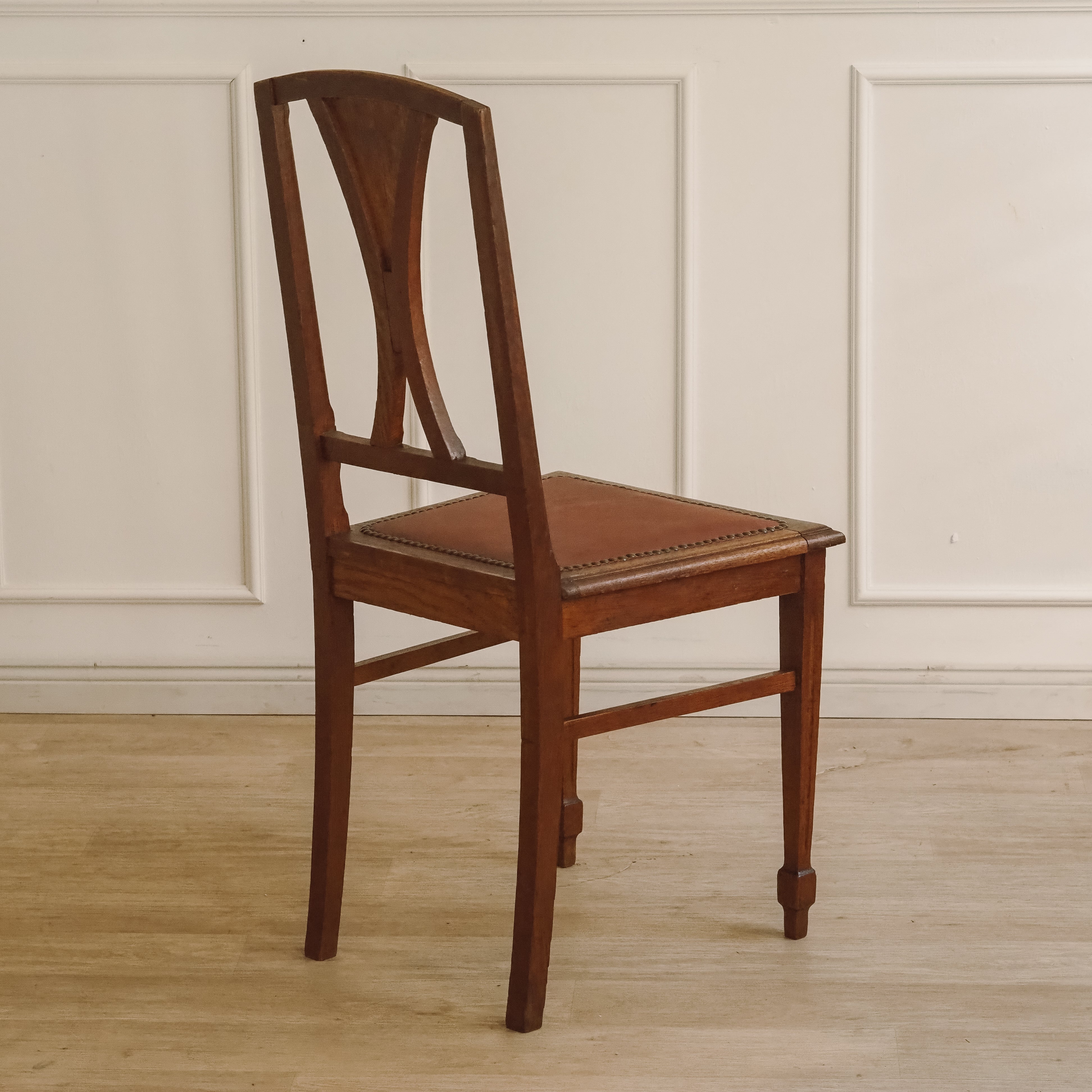 Jugendstil Stuhl mit geschnitztem Obstmotiv um 1900