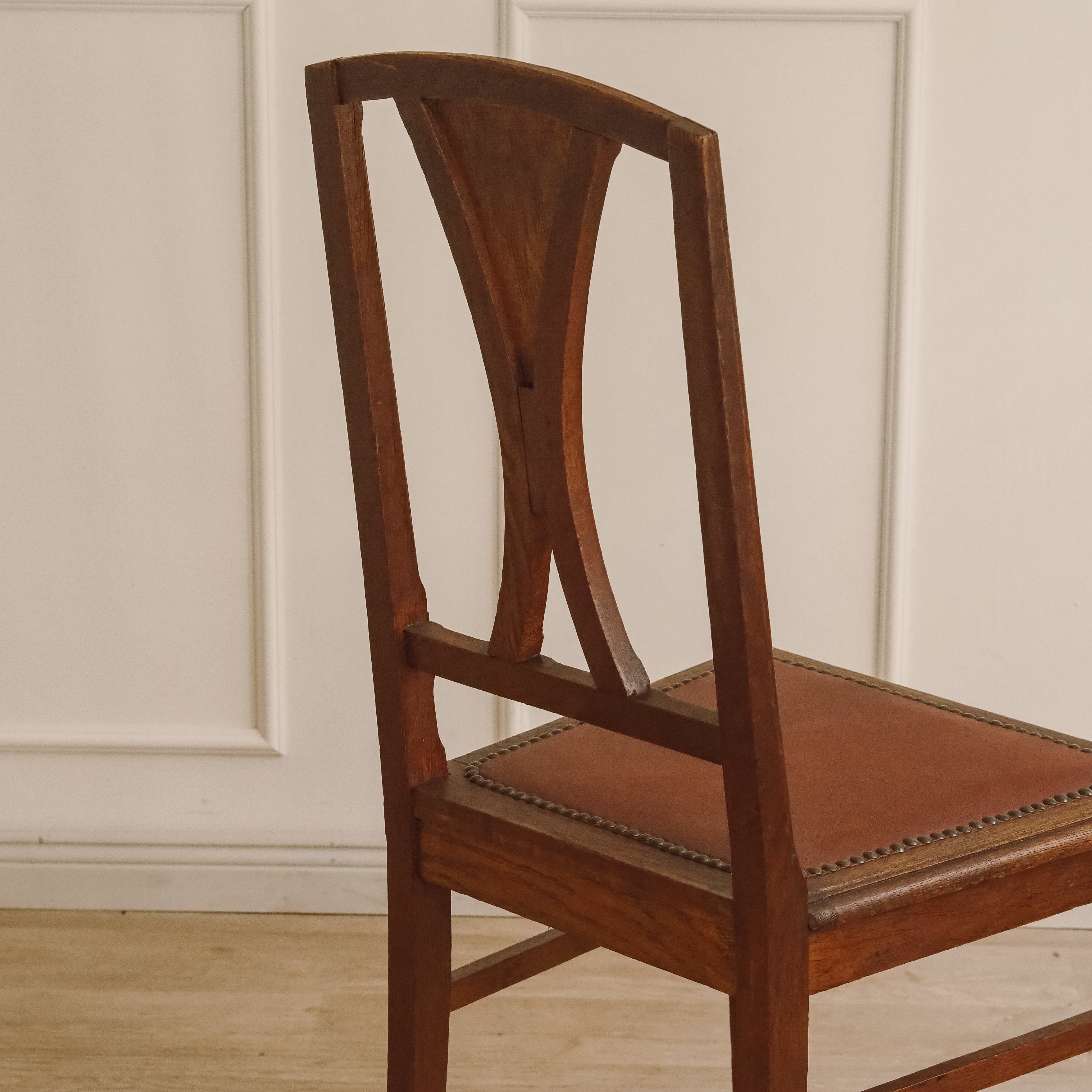 Jugendstil Stuhl mit geschnitztem Obstmotiv um 1900