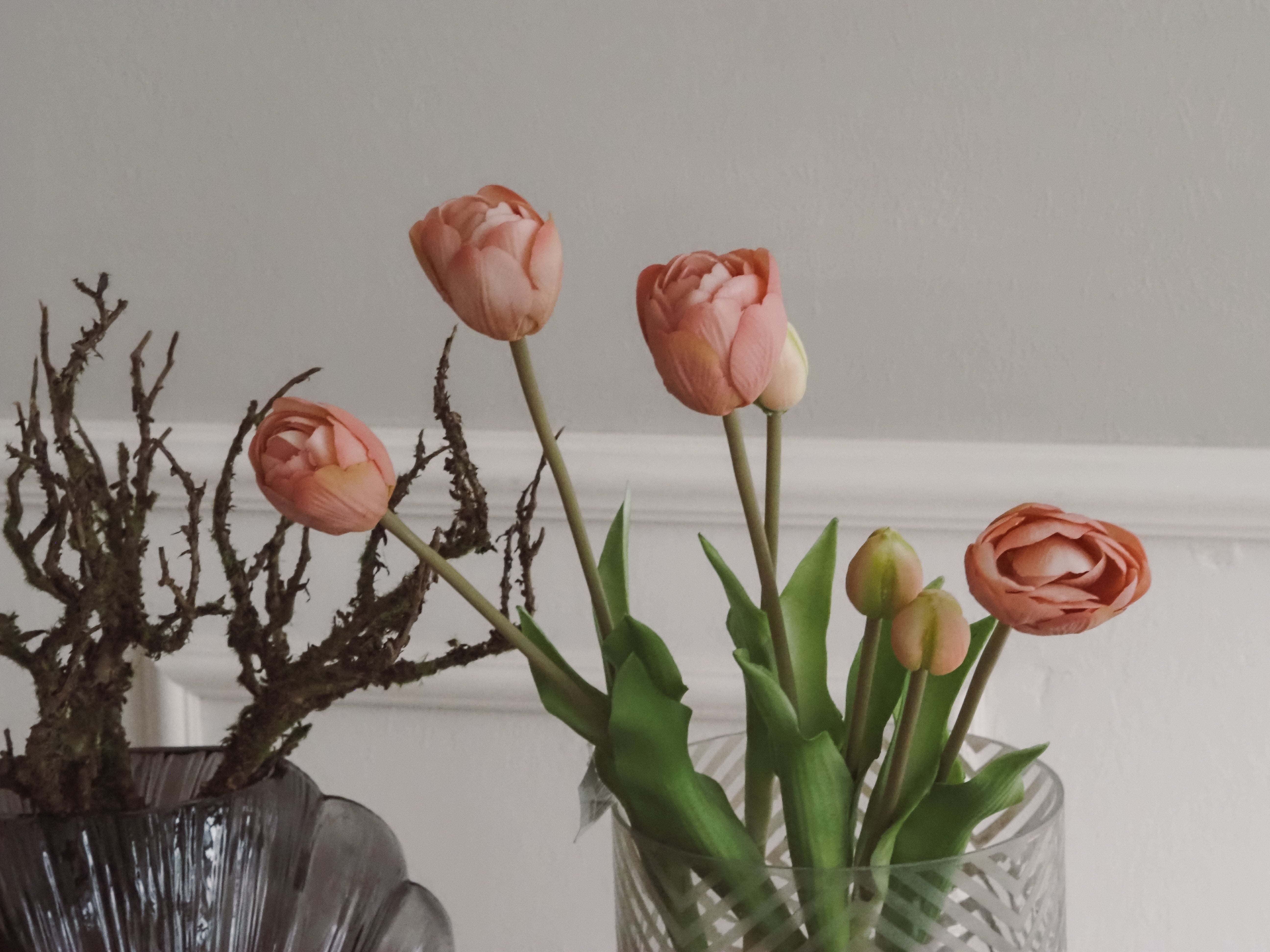 Tulpenbund Rosé · dekorativer Tulpenzweig im botanischen Stil