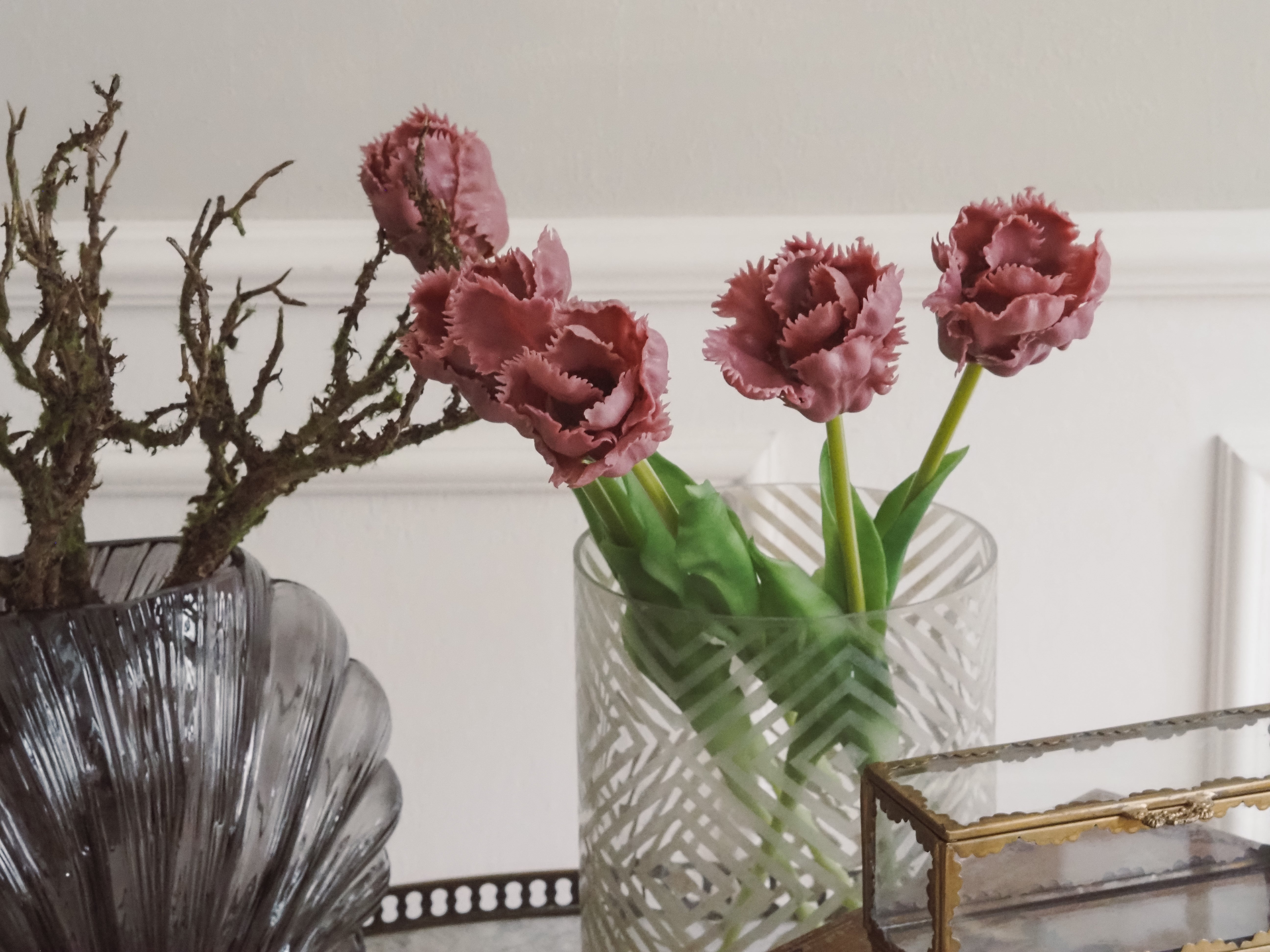 Papagei-Tulpen Bündel · dekorative Frühlingsblüten in dunklem Rosa, Kunstblumen