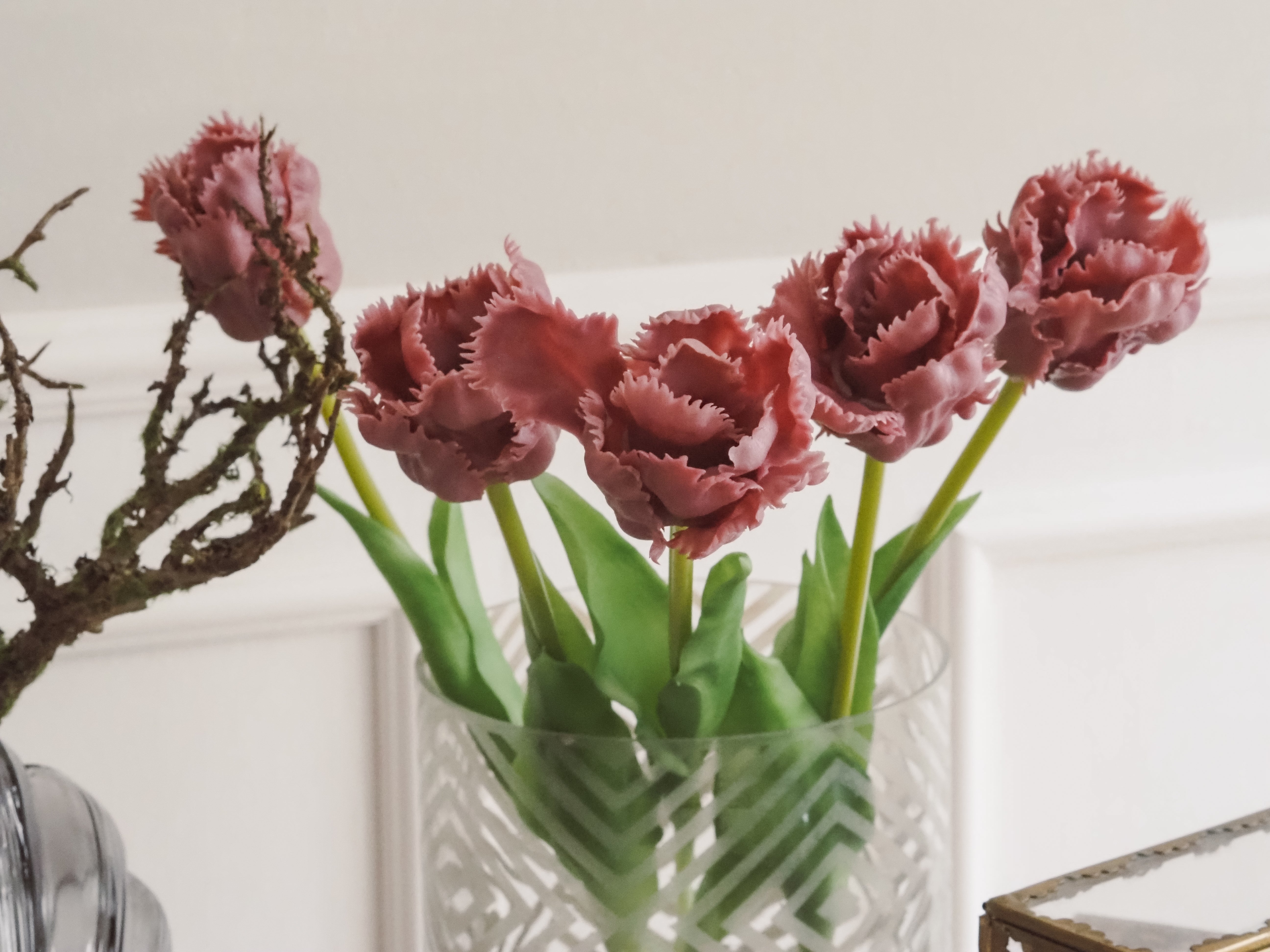 Papagei-Tulpen Bündel · dekorative Frühlingsblüten in dunklem Rosa, Kunstblumen