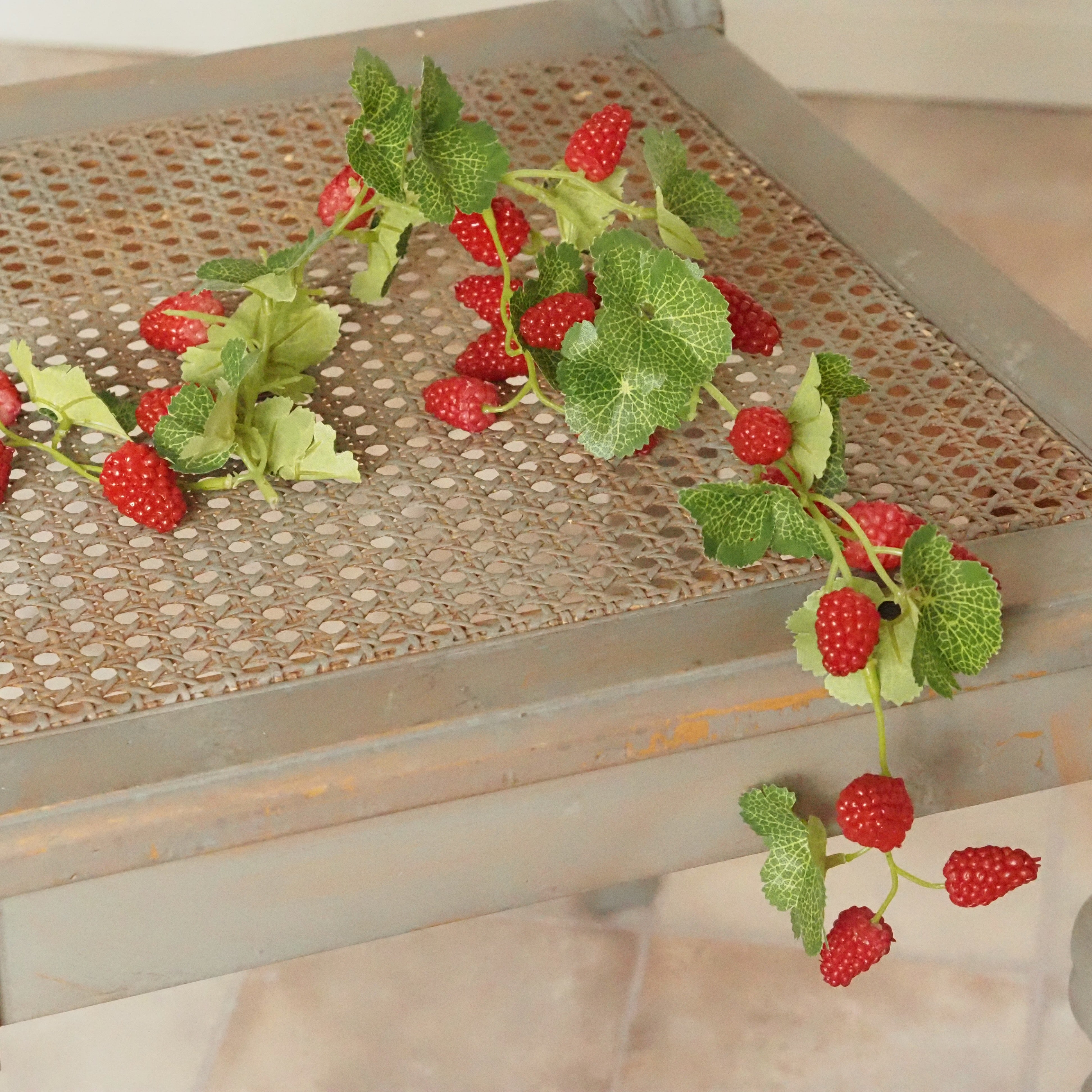 Himbeer-Girlande Rot · Fruchtranke mit textilem Blattwerk