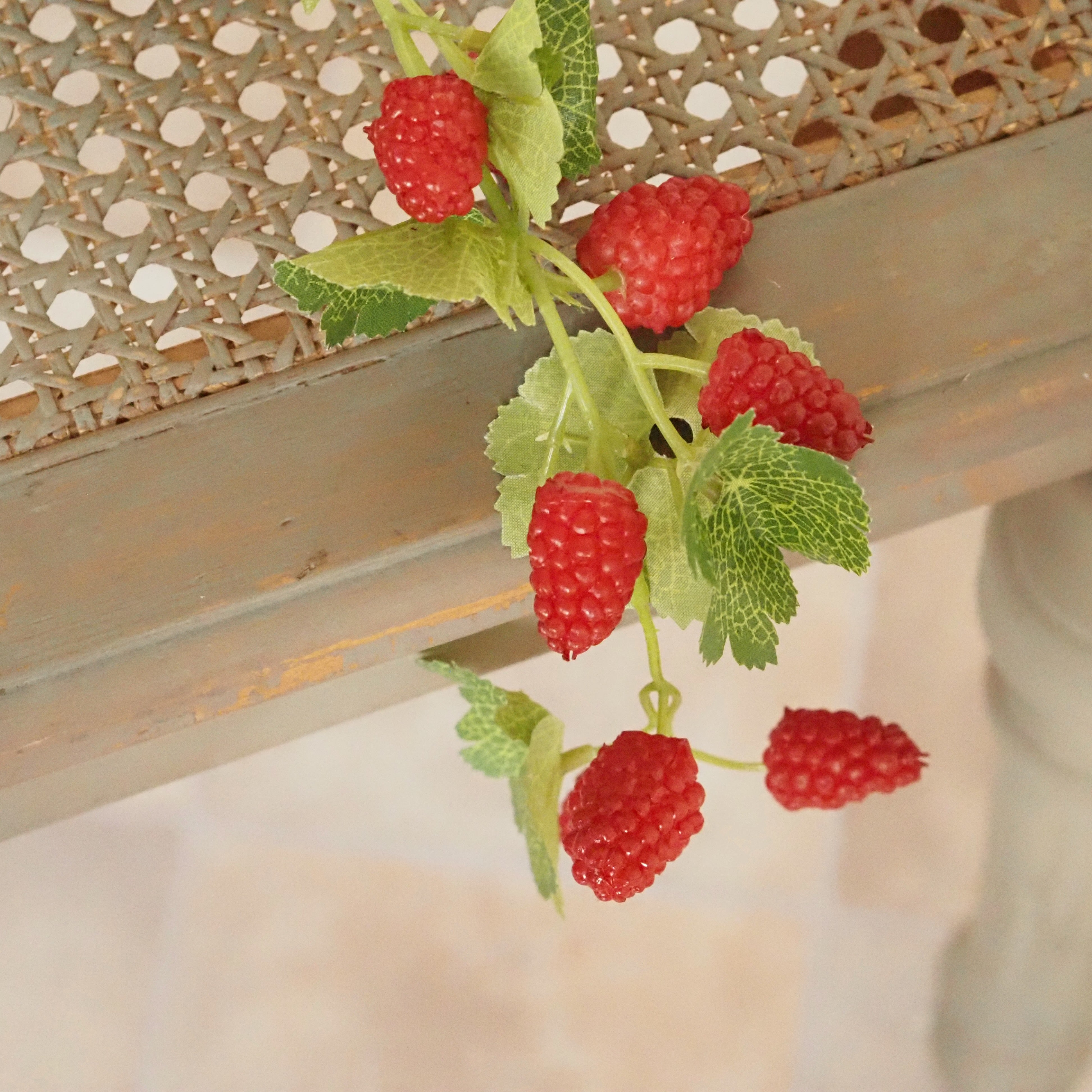 Himbeer-Girlande Rot · Fruchtranke mit textilem Blattwerk