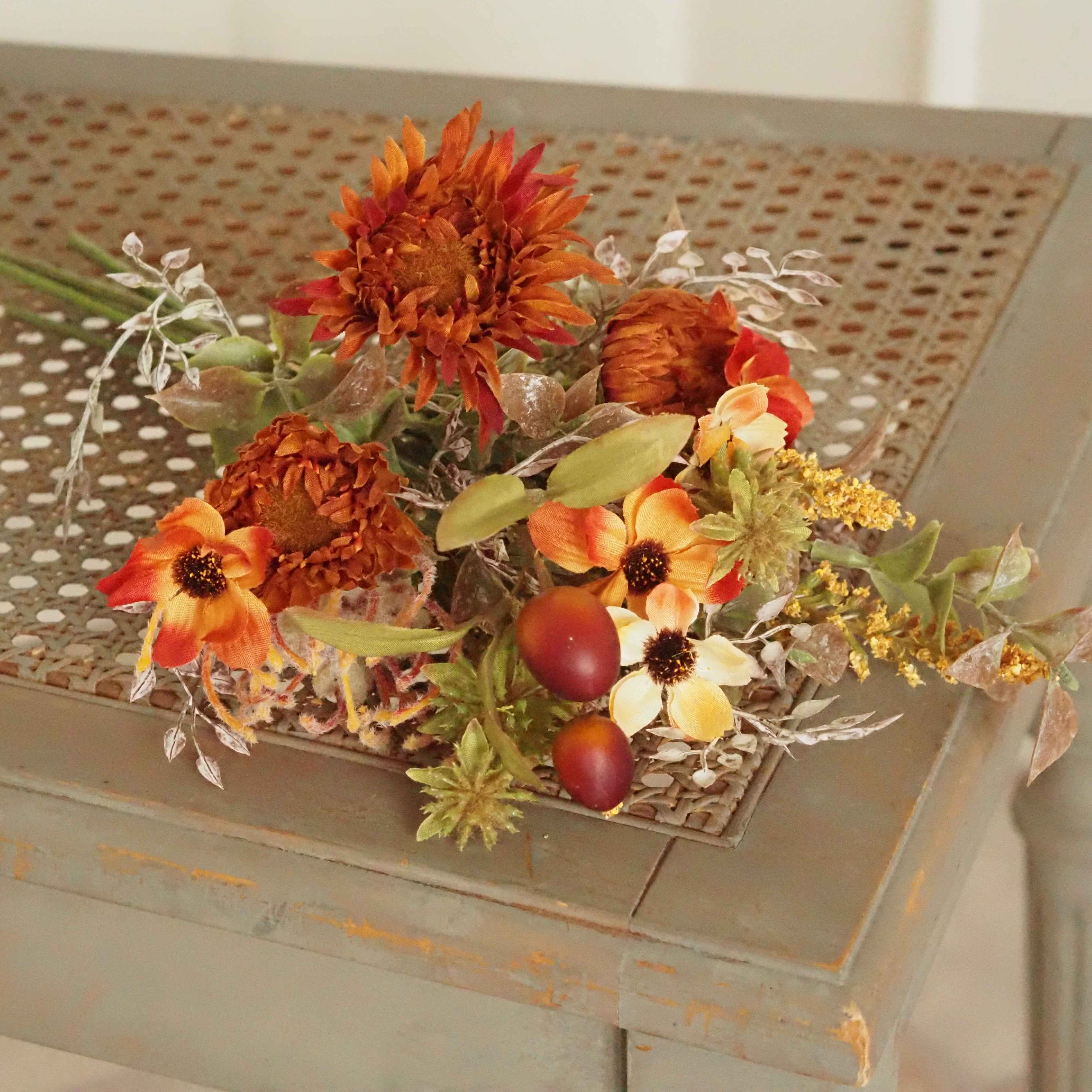 Herbststrauß gebunden · Textilblüten Rostorange Landhausstil