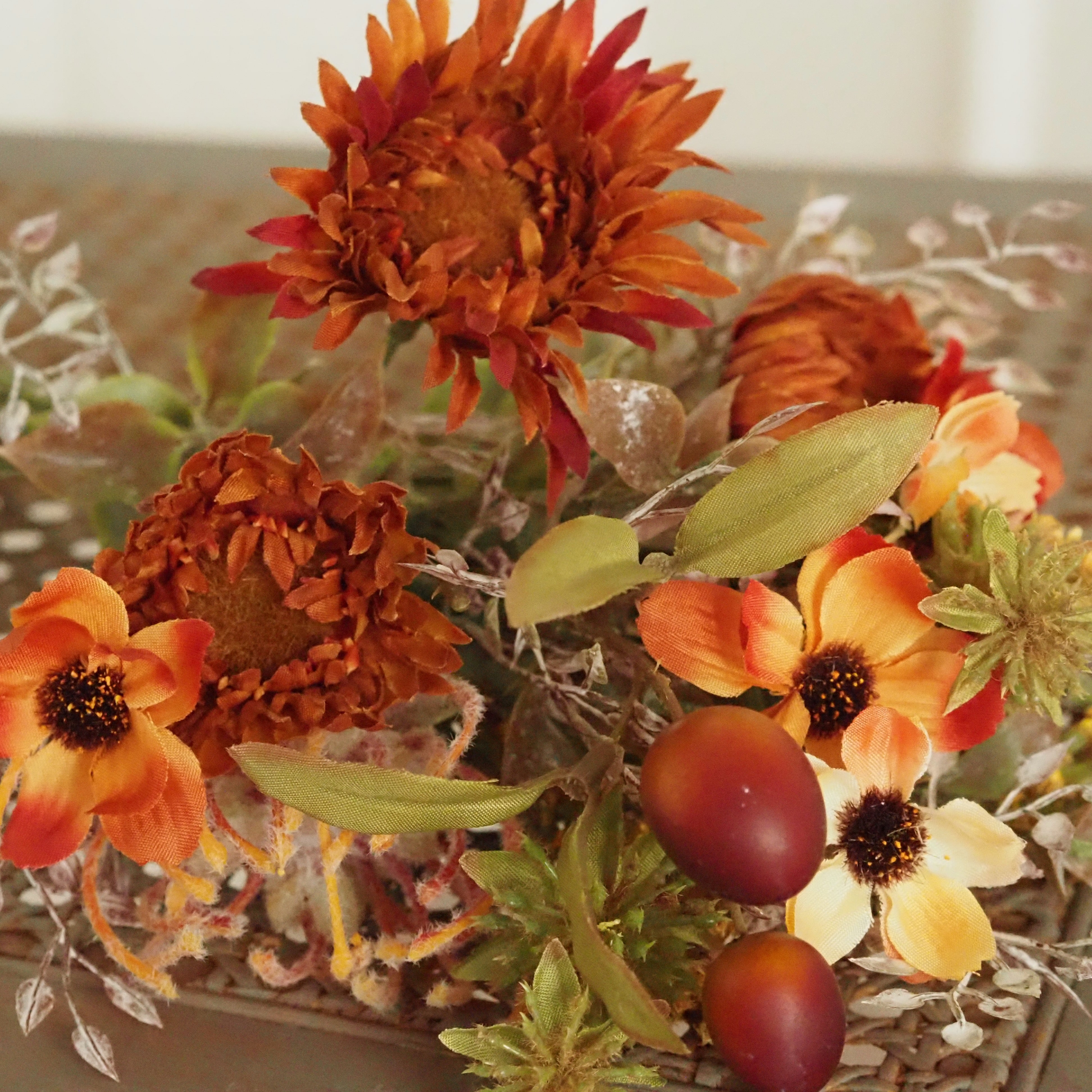 Herbststrauß gebunden · Textilblüten Rostorange Landhausstil