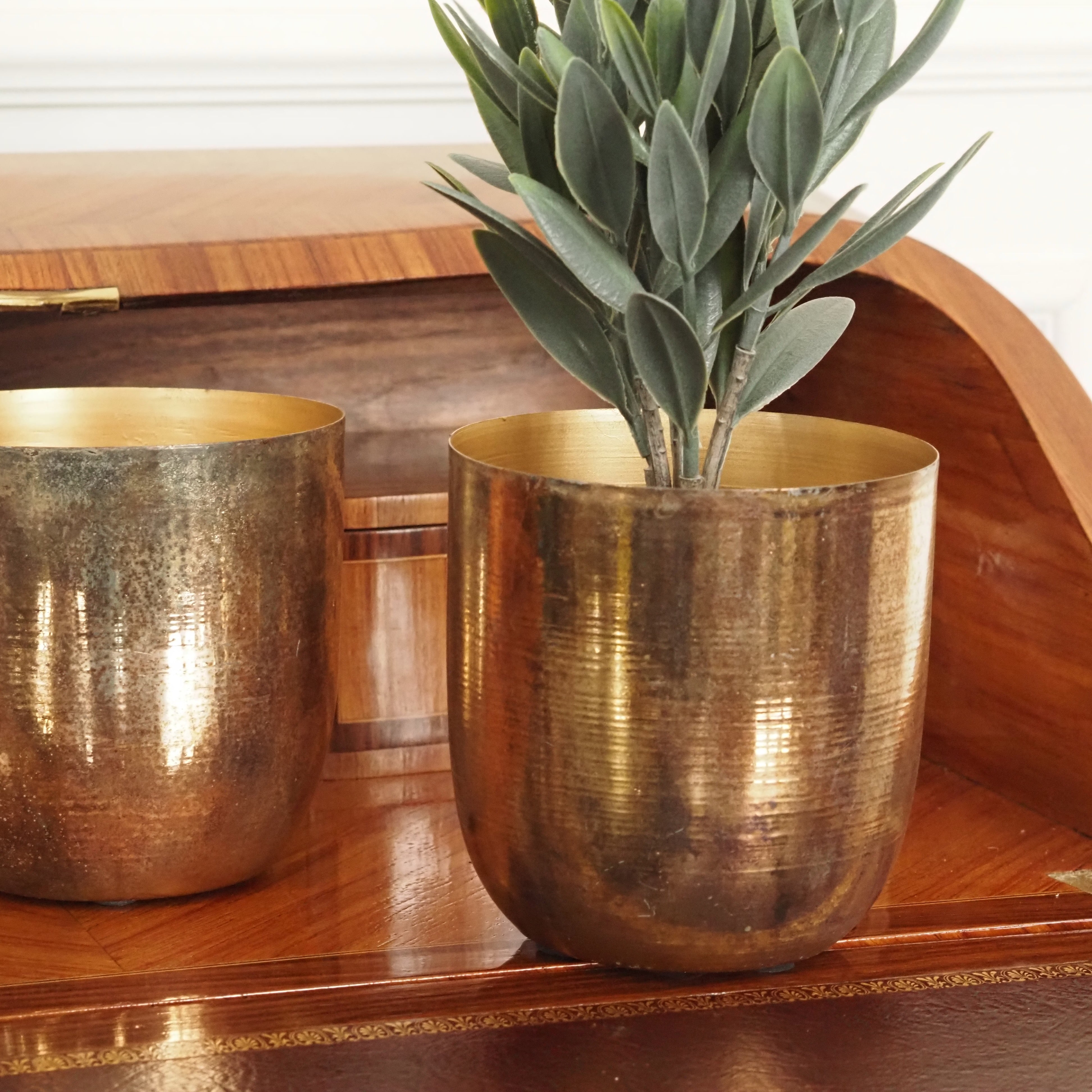 Blumentopf · antikgoldene Metalloptik / Übertopf im Vintage-Stil