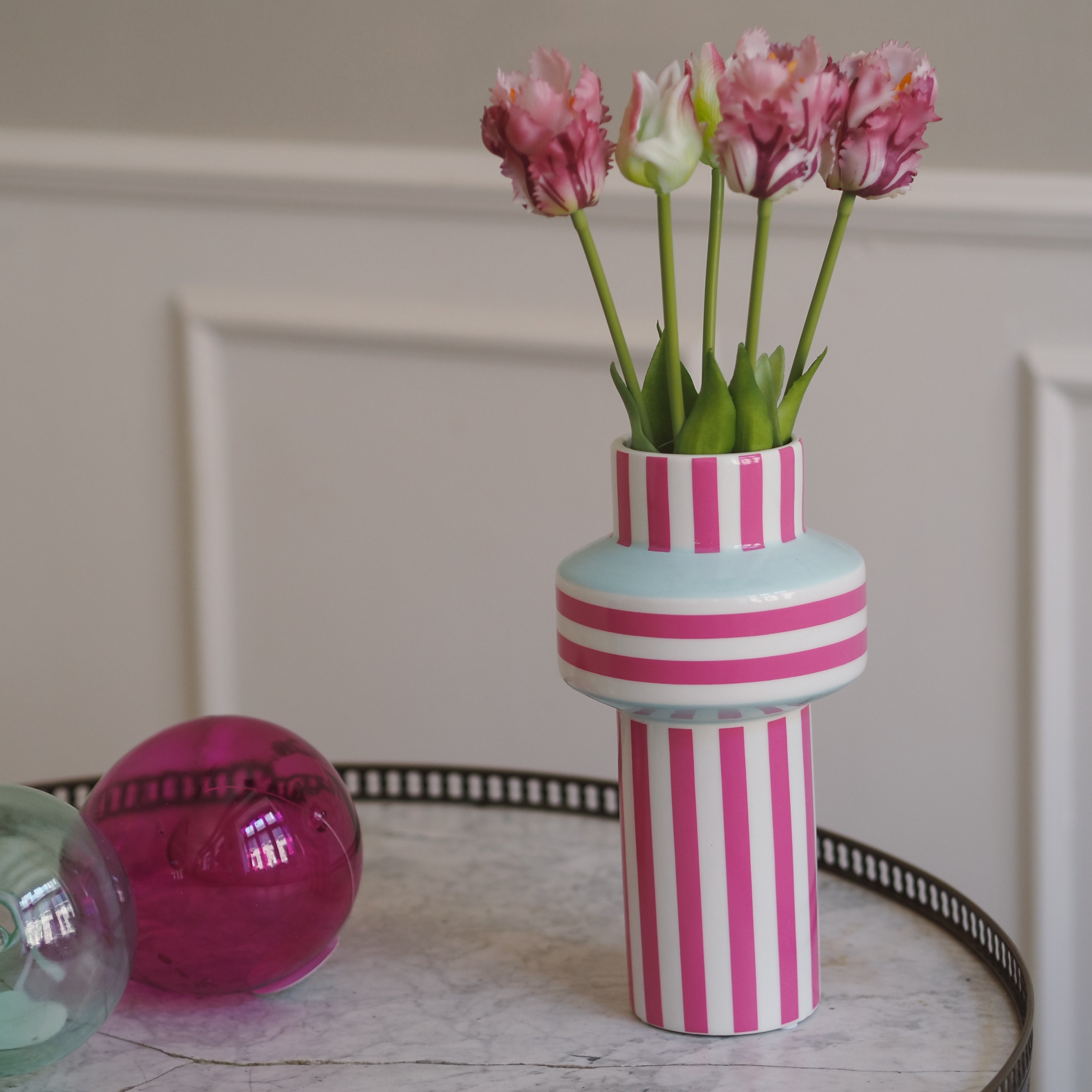 Keramikvase in pink weiß mint · Postmoderne Farbgestaltung / skulpturale Form / Blumenvase