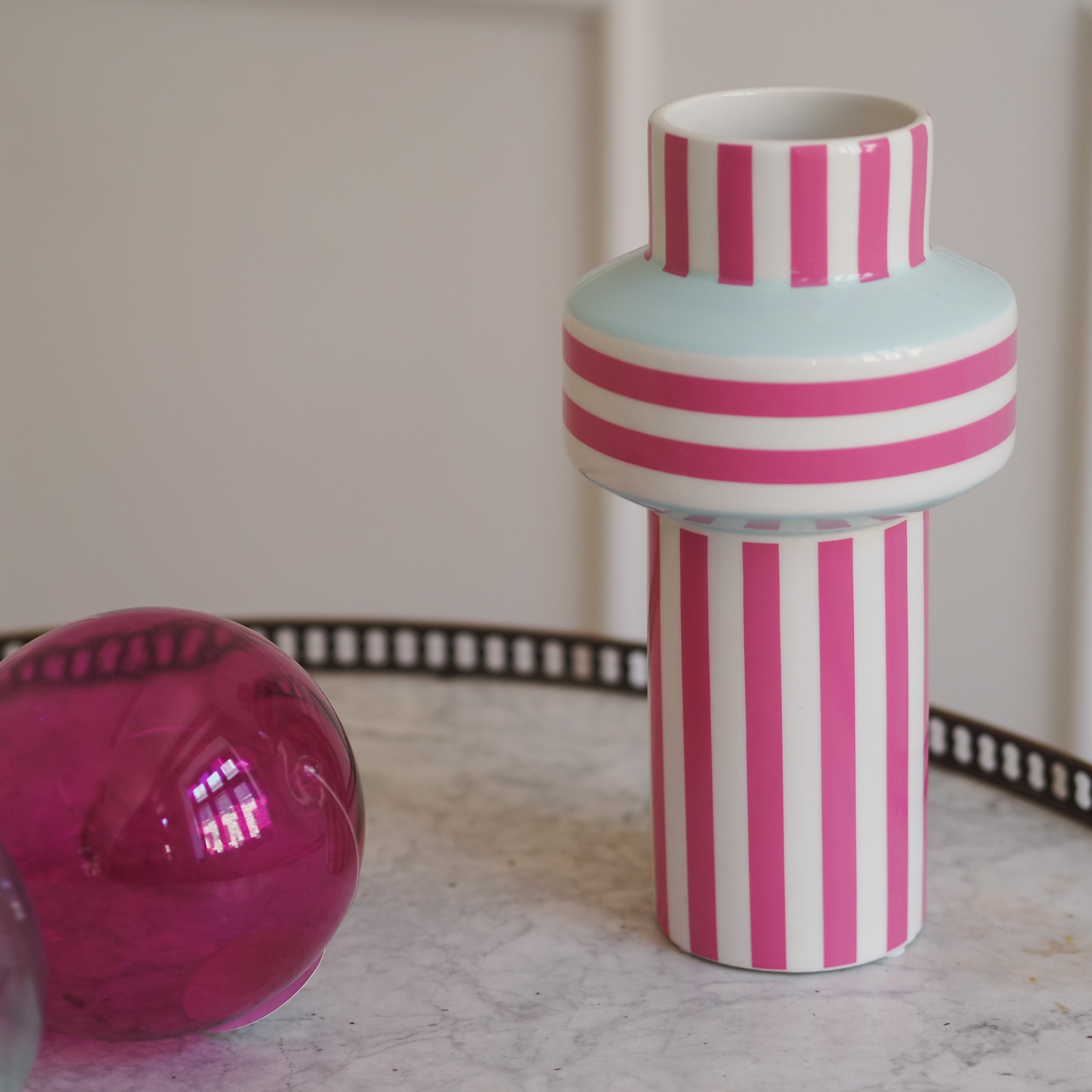 Keramikvase in pink weiß mint · Postmoderne Farbgestaltung / skulpturale Form / Blumenvase