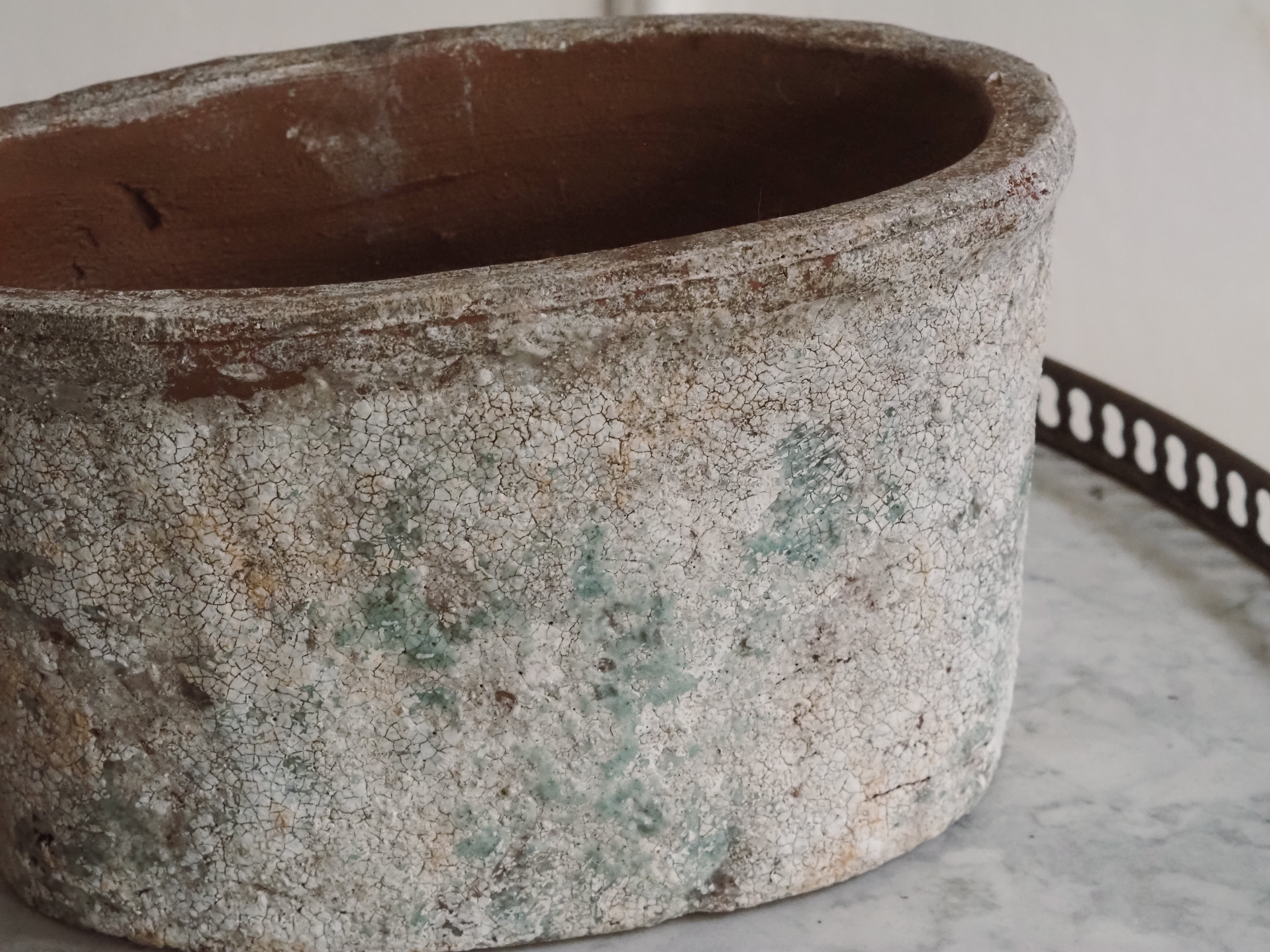 Dekorativer Blumen Keramiktopf · Steinoptik mit Patina, Pflanzentopf
