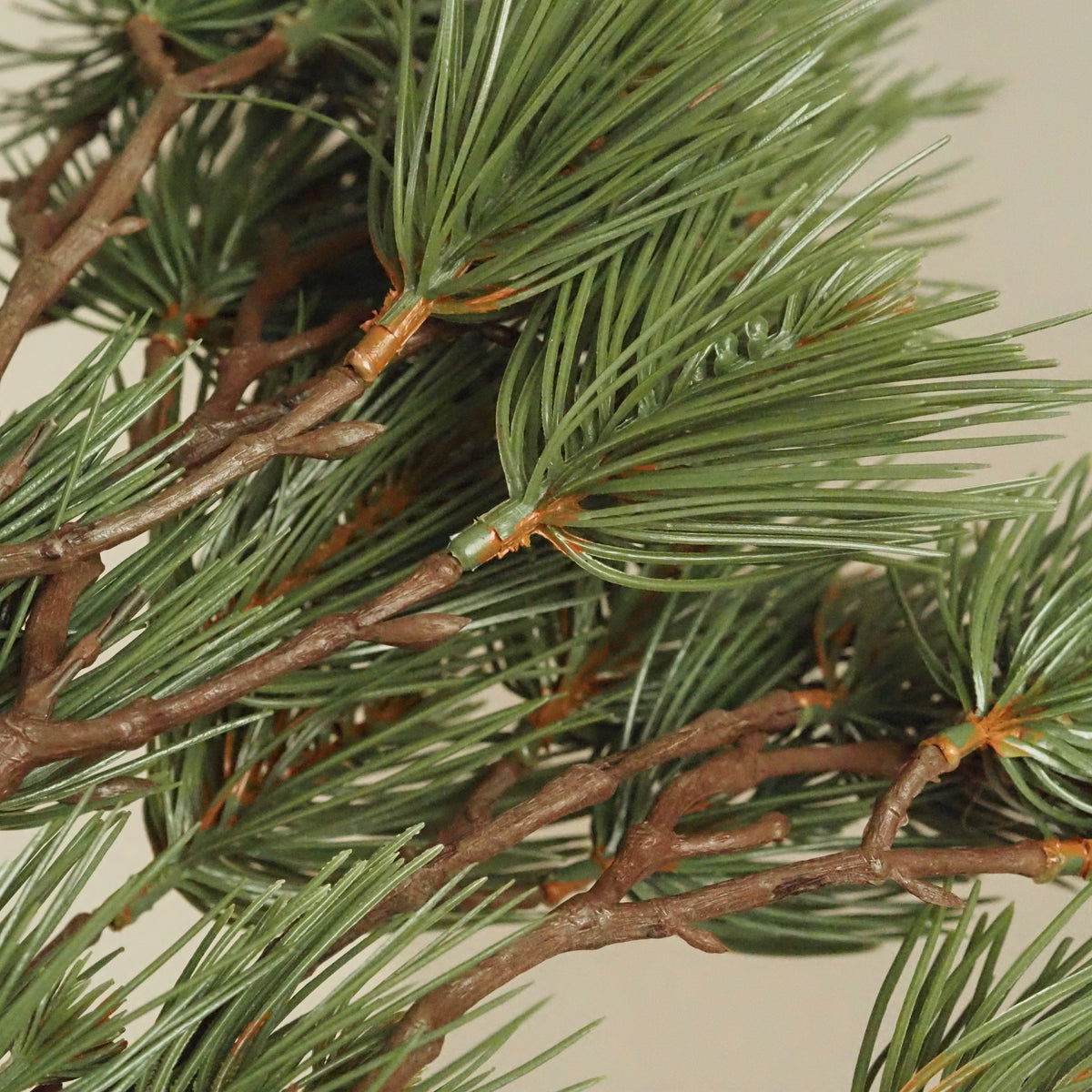 Kiefernzweig Graugrün · Biegbare Winterdeko 6er-Set