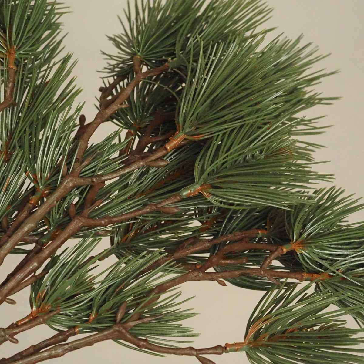 Kiefernzweig Graugrün · Biegbare Winterdeko 6er-Set
