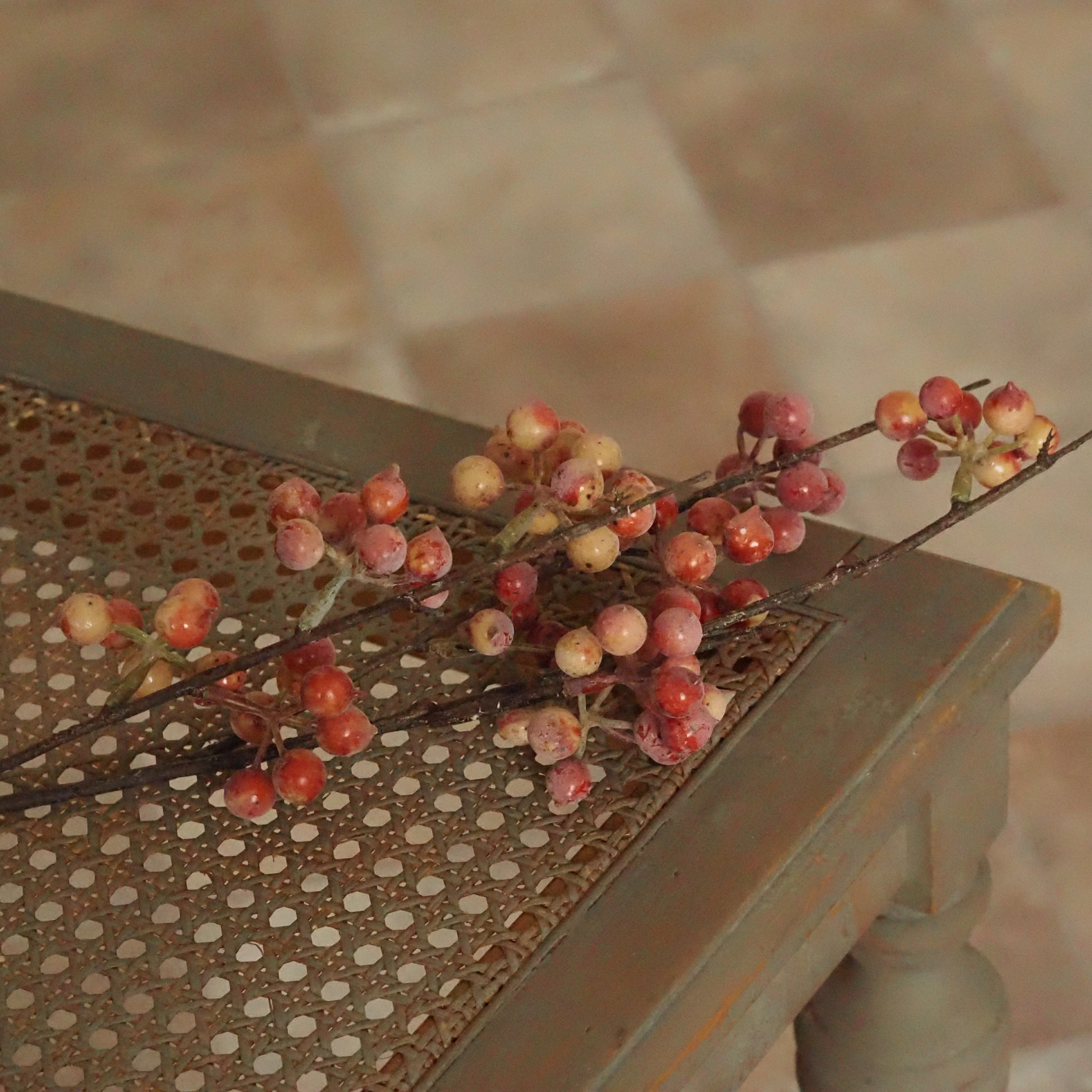 Beerenzweig Rosérot · Naturnahe Herbstdekoration