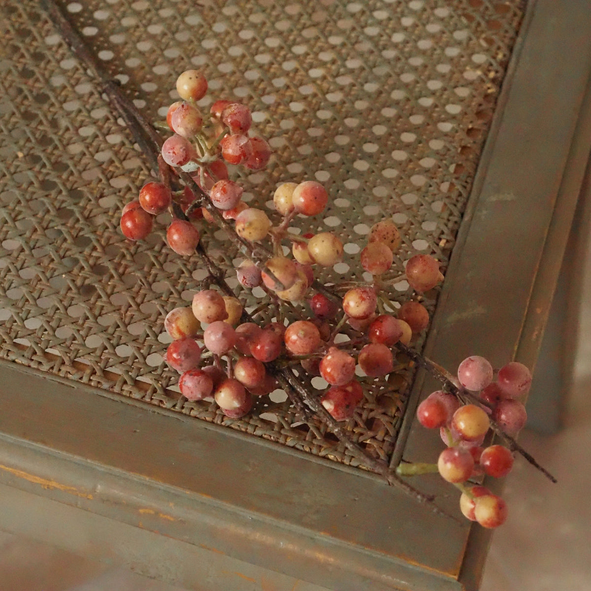 Beerenzweig Rosérot · Naturnahe Herbstdekoration