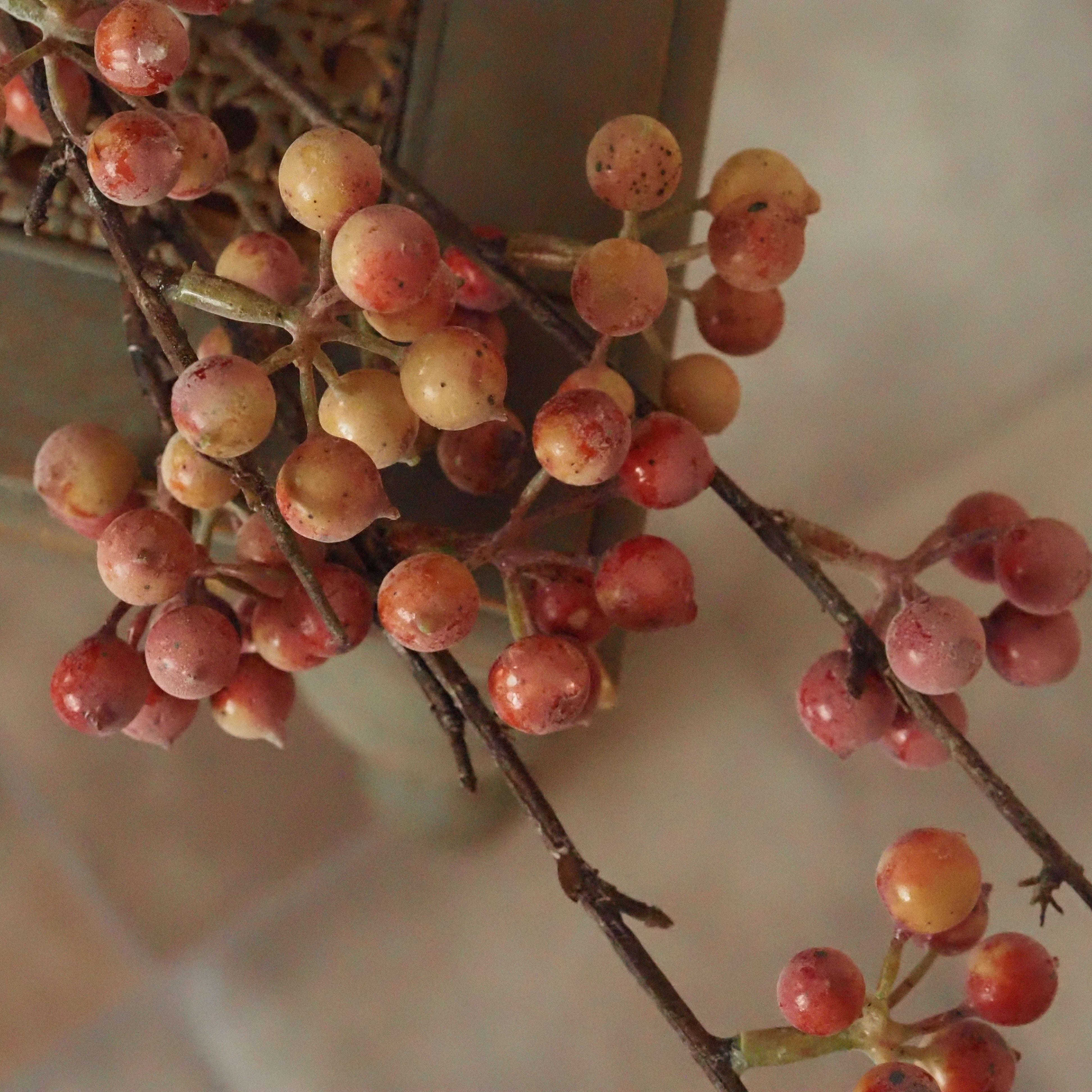 Beerenzweig Rosérot · Naturnahe Herbstdekoration