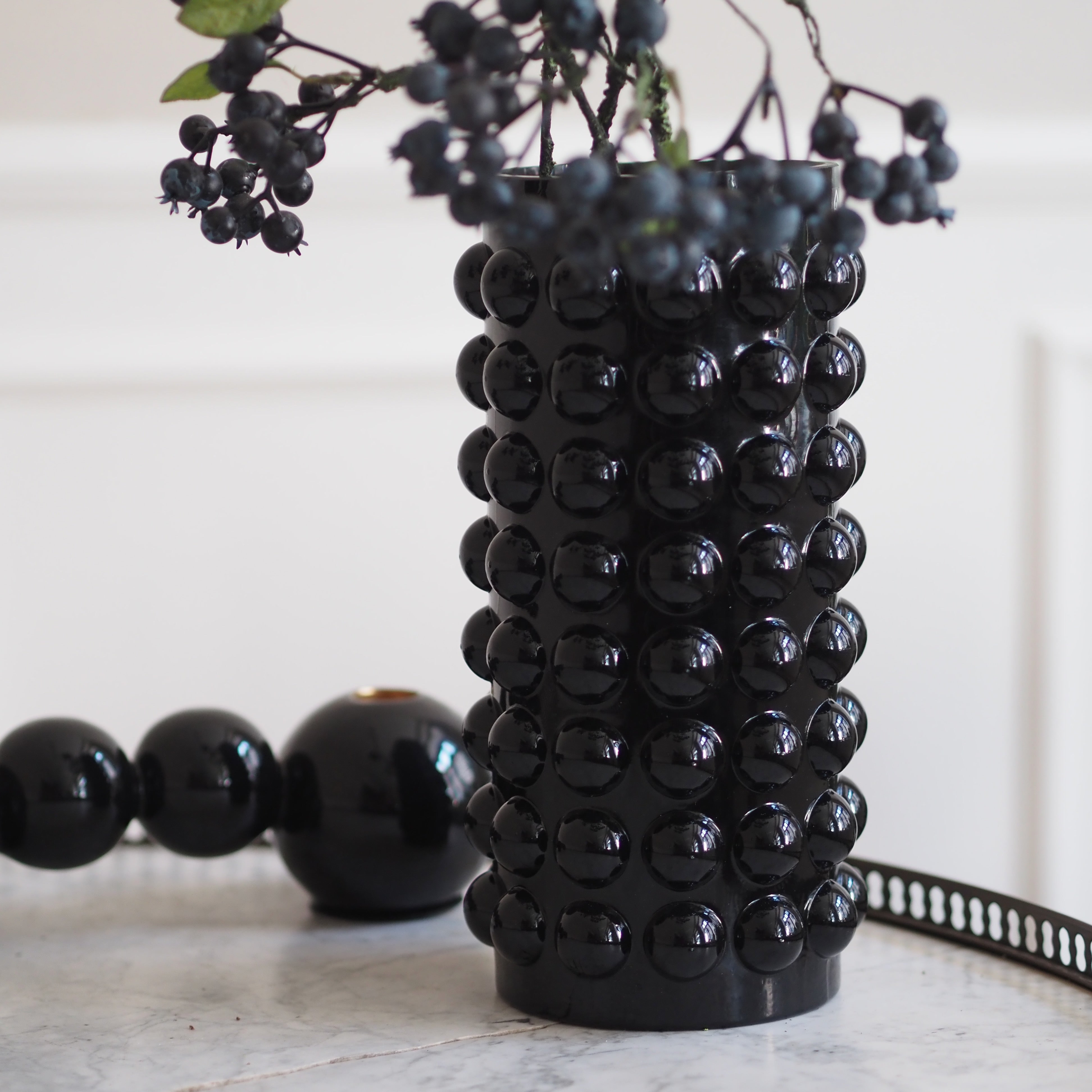 Vase Schwarz · Zylindervase mit Noppenrelief aus glänzendem Glas