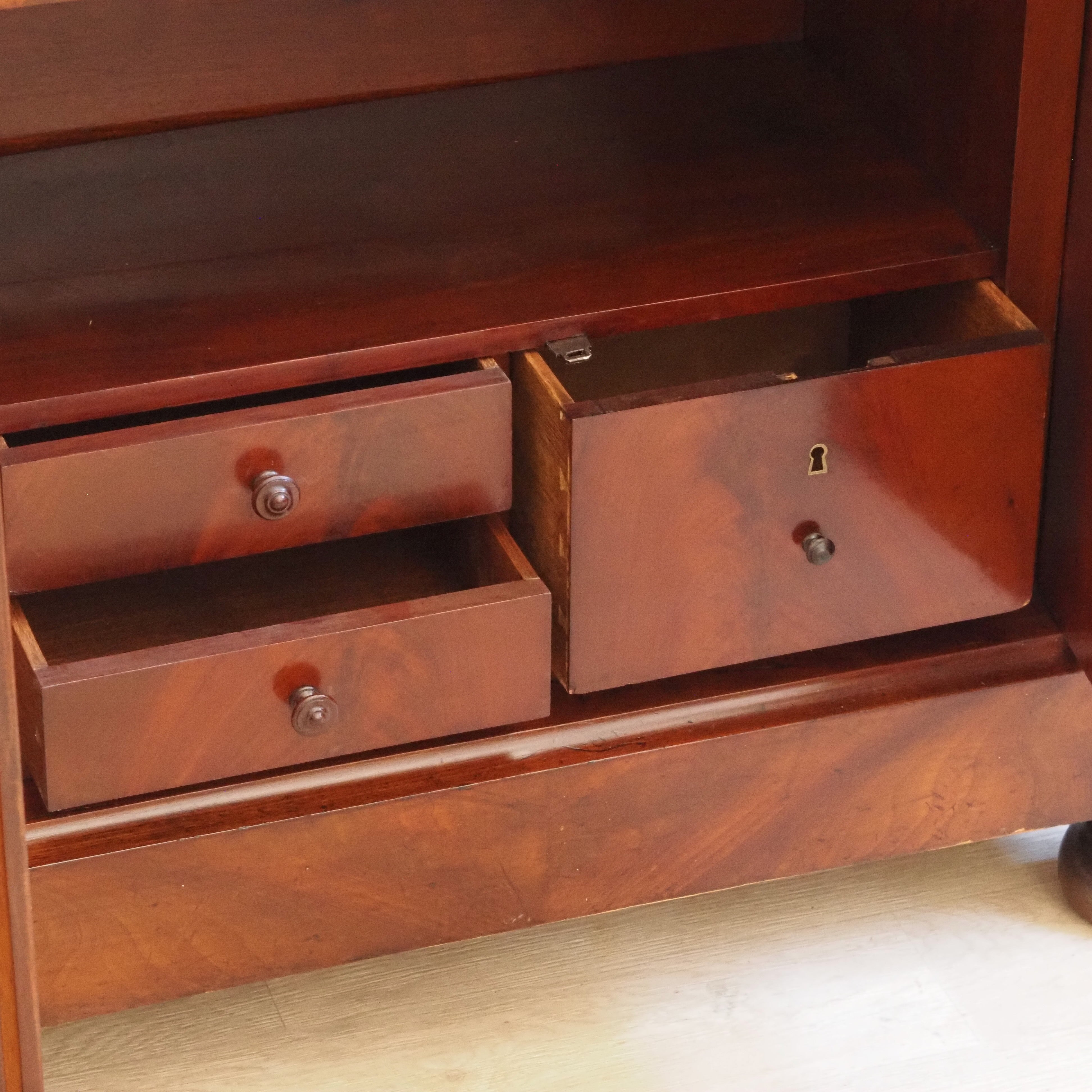 Antiker Sekretär aus Mahagoni mit Marmor - Schreibschrank um 1830