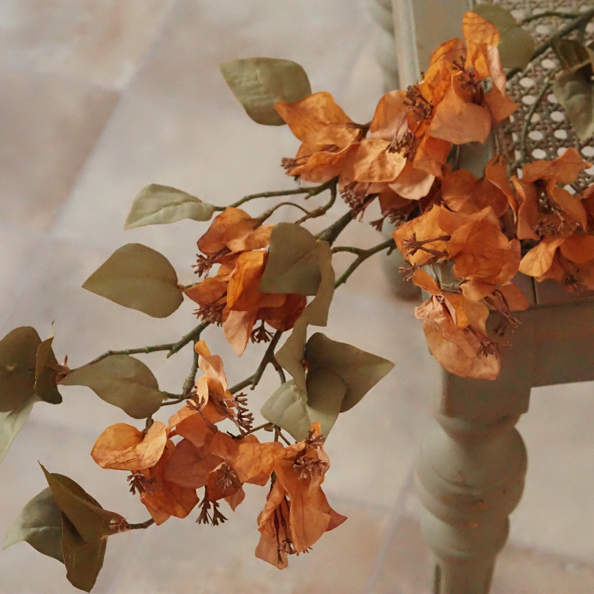 Dekozweig Ocker · Bougainvillea-Blüten in Seidenoptik