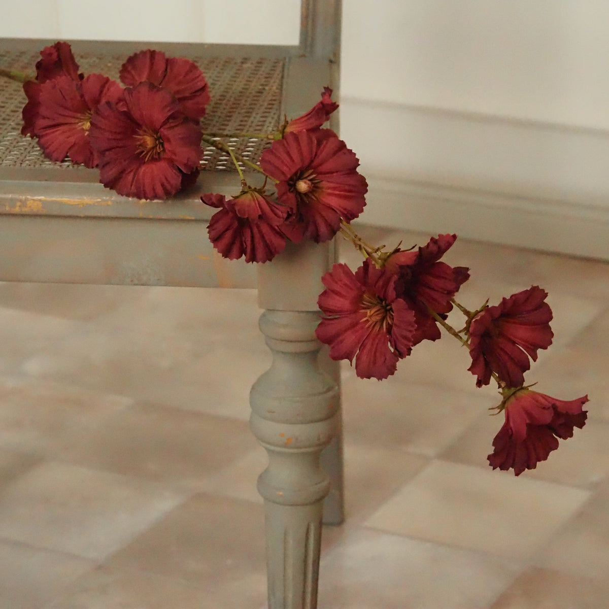 Dekozweig Dunkelrot · Textile Blüten in Seidenoptik