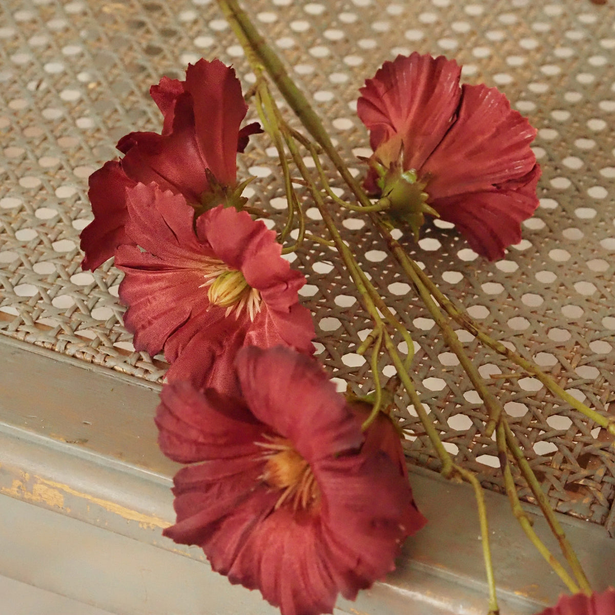 Dekozweig Dunkelrot · Textile Blüten in Seidenoptik