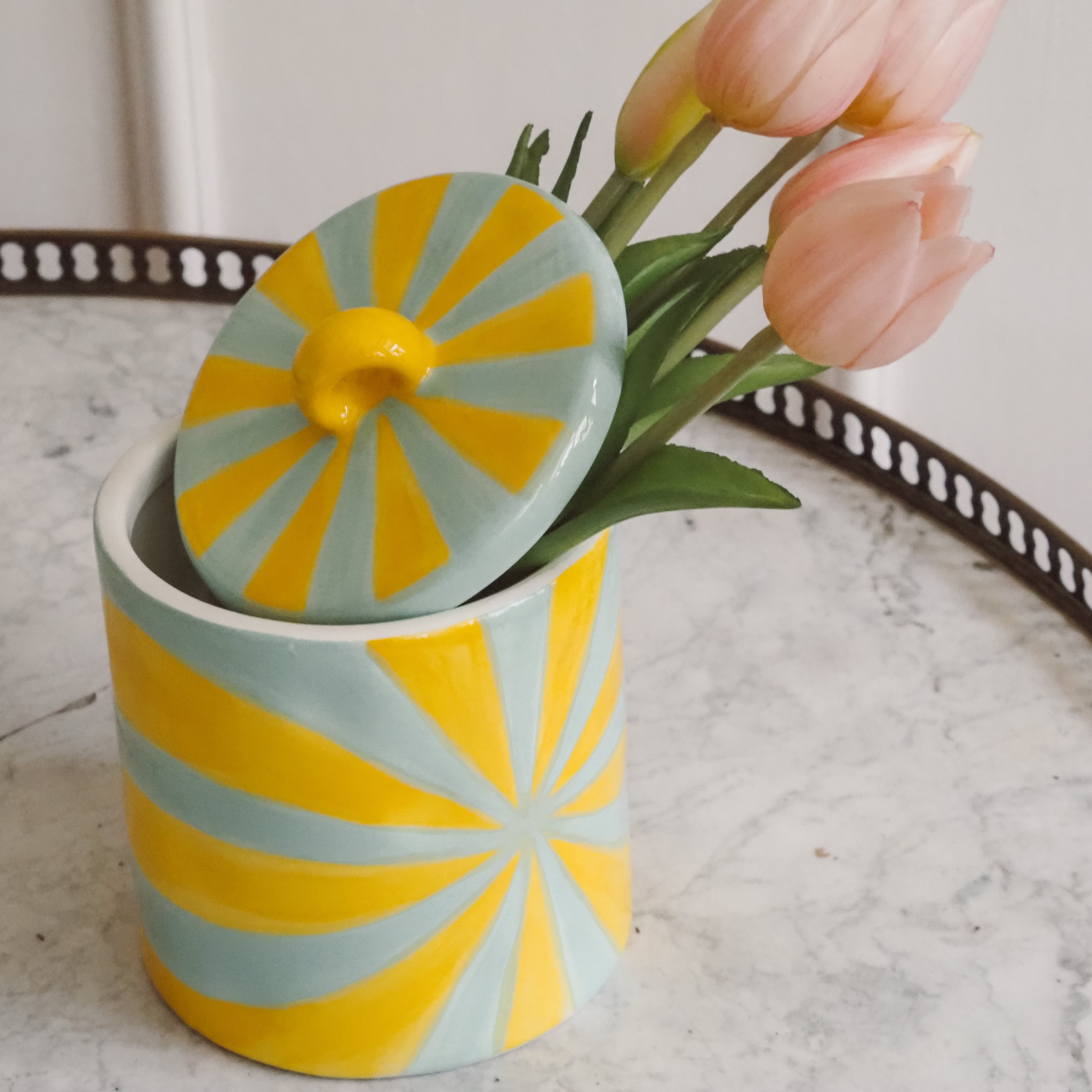 Keramikdose mit Deckel · Pop-Design Streifenmuster