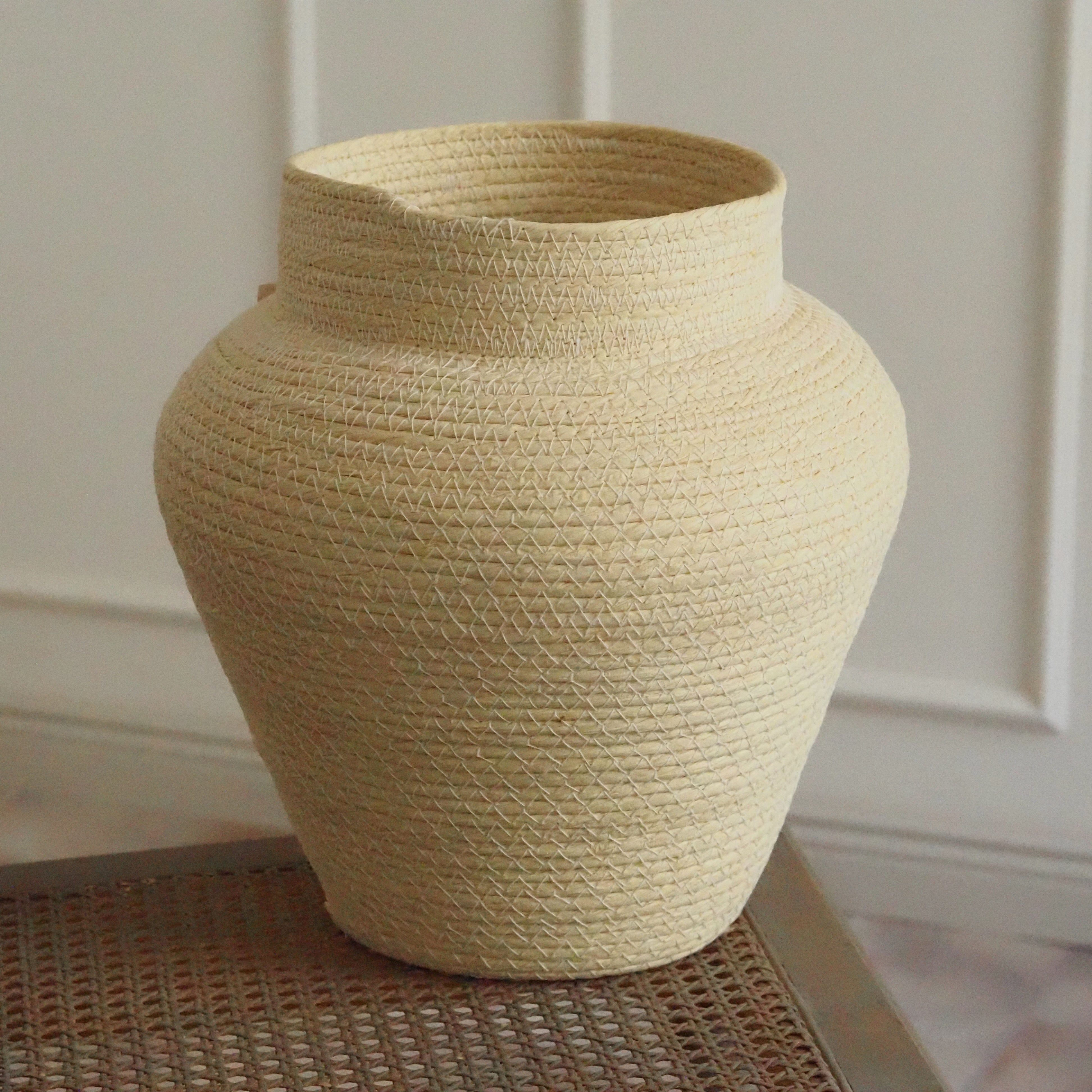 Vase Papierkordel Natur · Amphorenform, gewickelt und vernäht