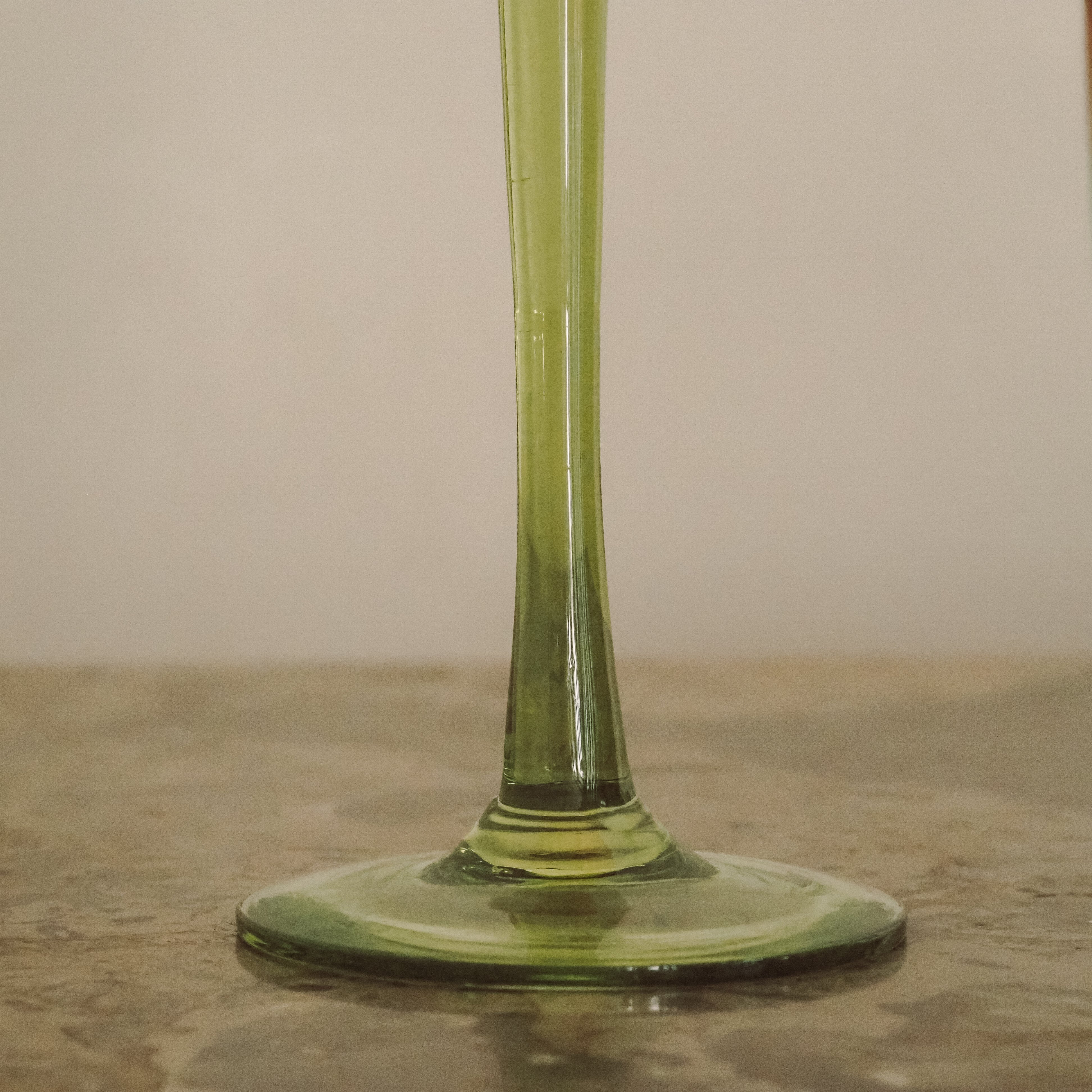 VASE / KERZENHALTER · Glasobjekte rot-grün · organische Formgebung