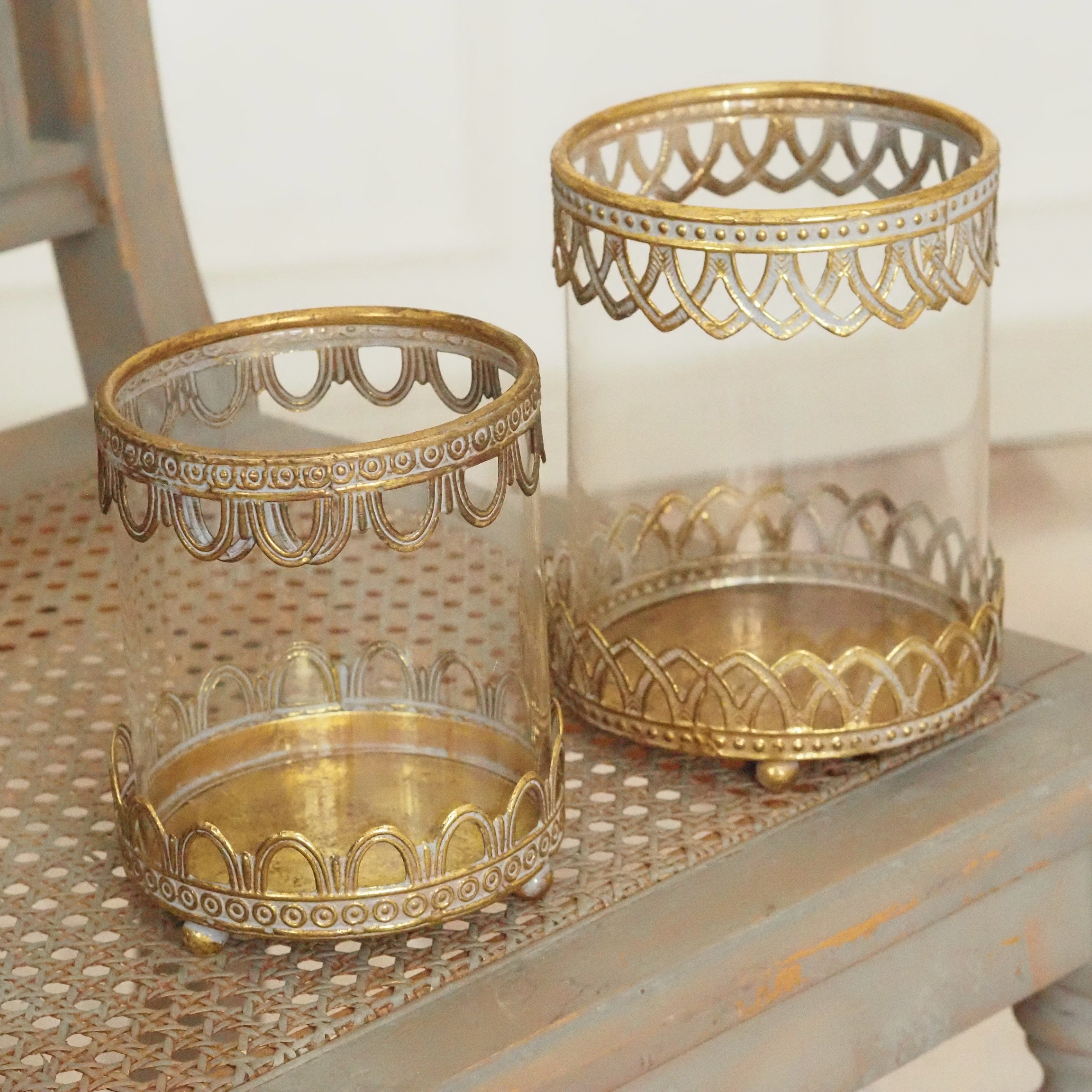 Windlicht Gold · Glaszylinder mit durchbrochener Metallborte, Eisen patiniert [S / M]