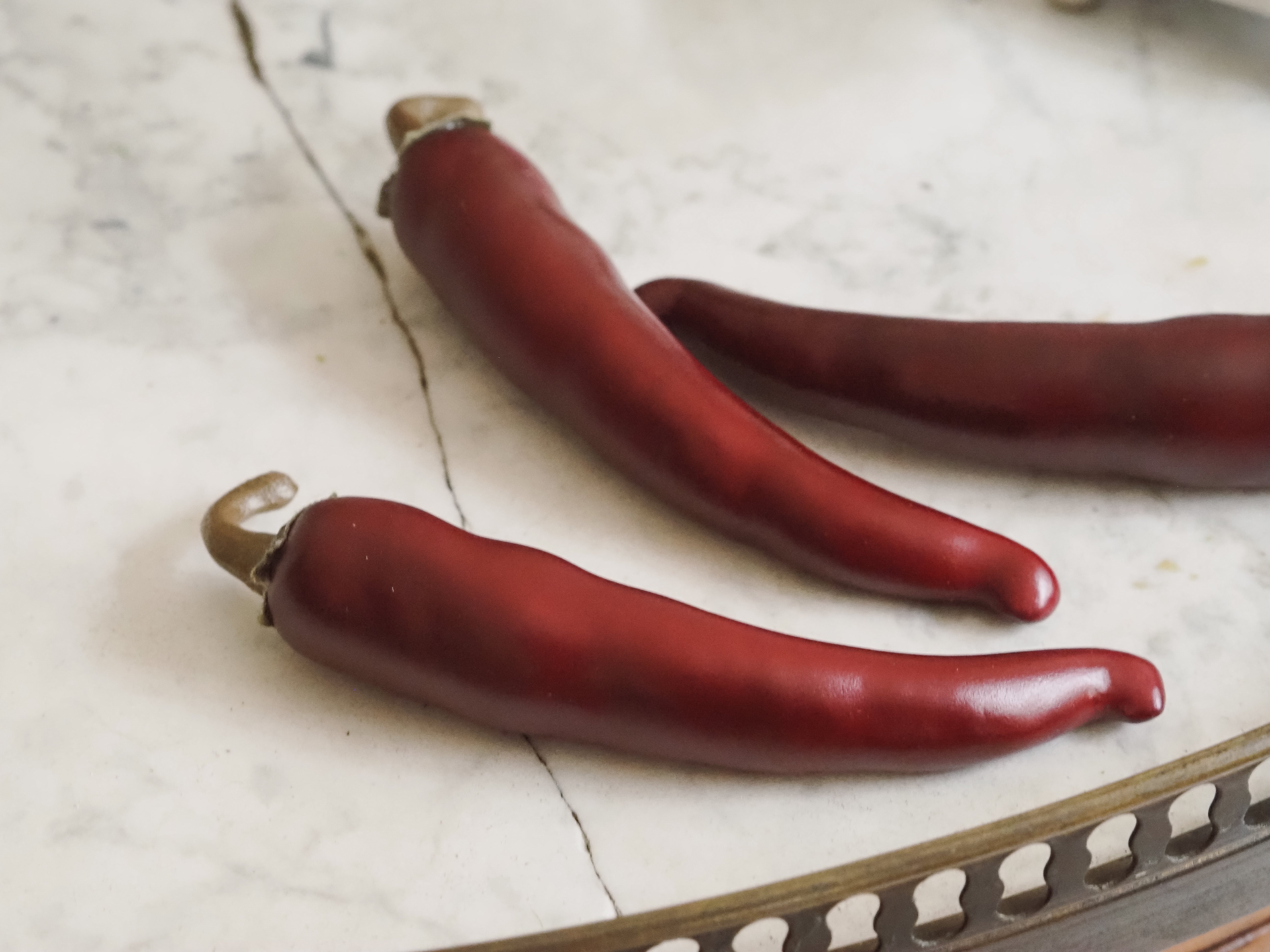 Dekorative Chili-Früchte · künstliche Fruchtobjekte im Set