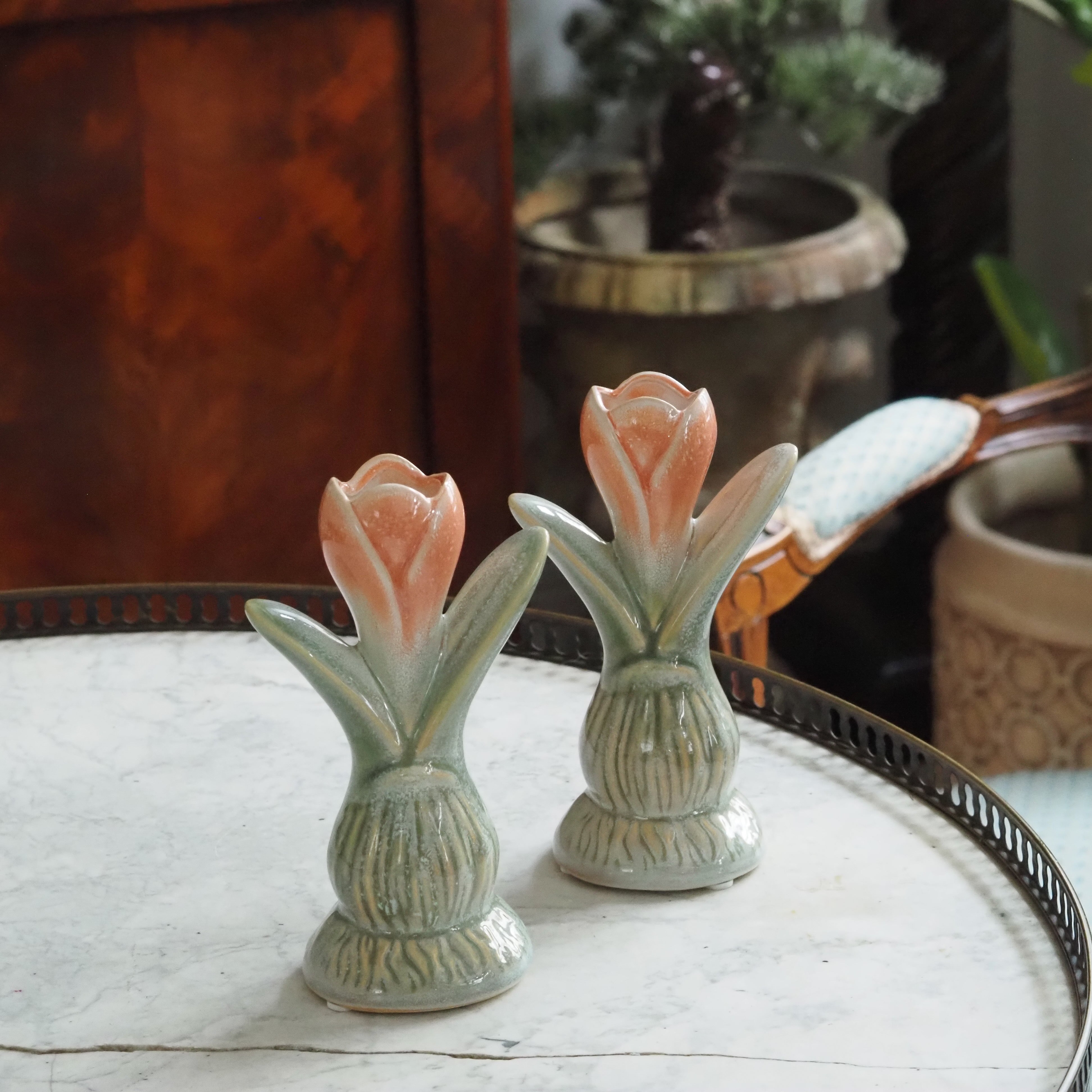 Tulpenvase Keramik · florales Frühlingsobjekt im nostalgischen Stil