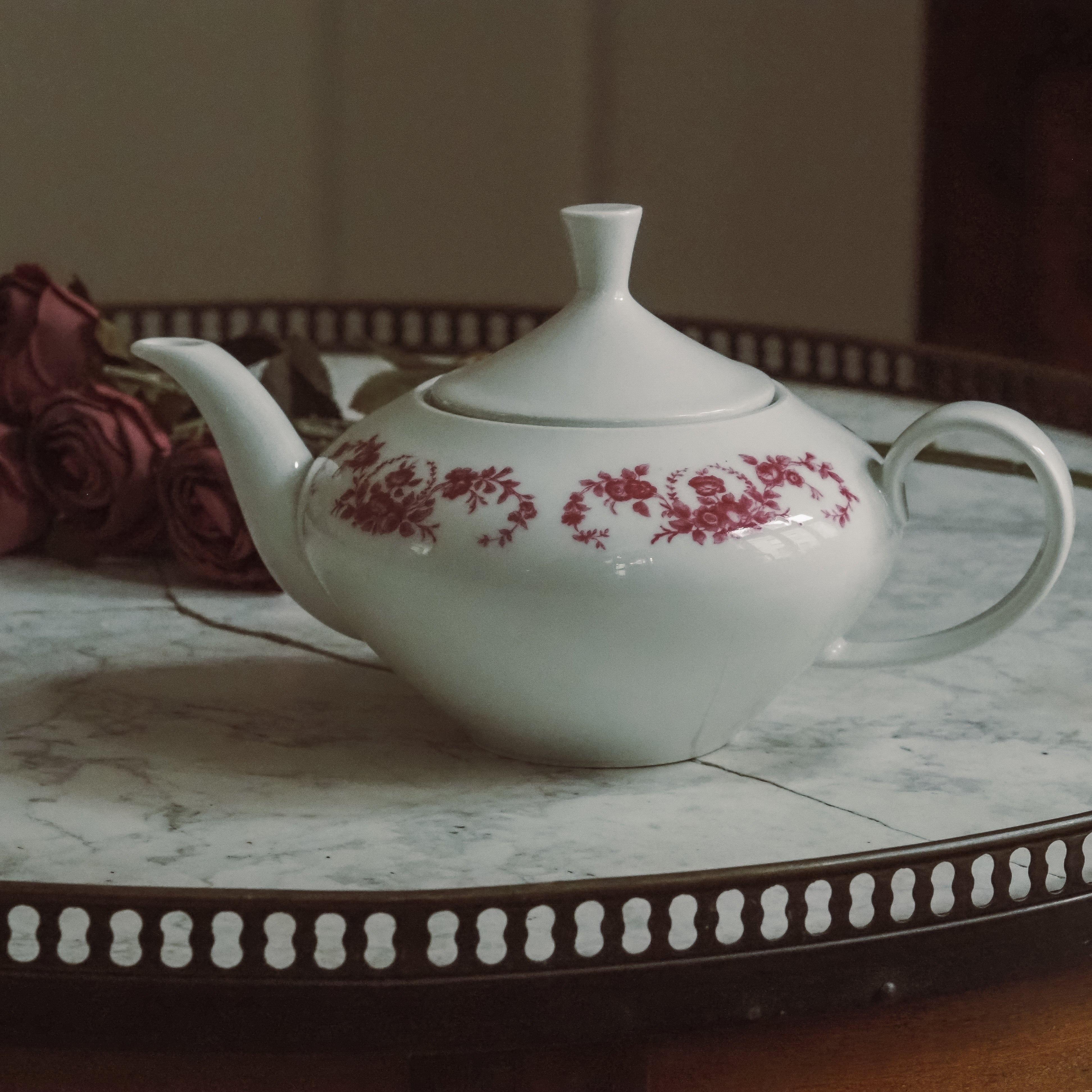 Teekanne Weiß · Seltmann Weiden Bavaria · Rosengirlanden-Dekor Pink · Vintage Westdeutschland
